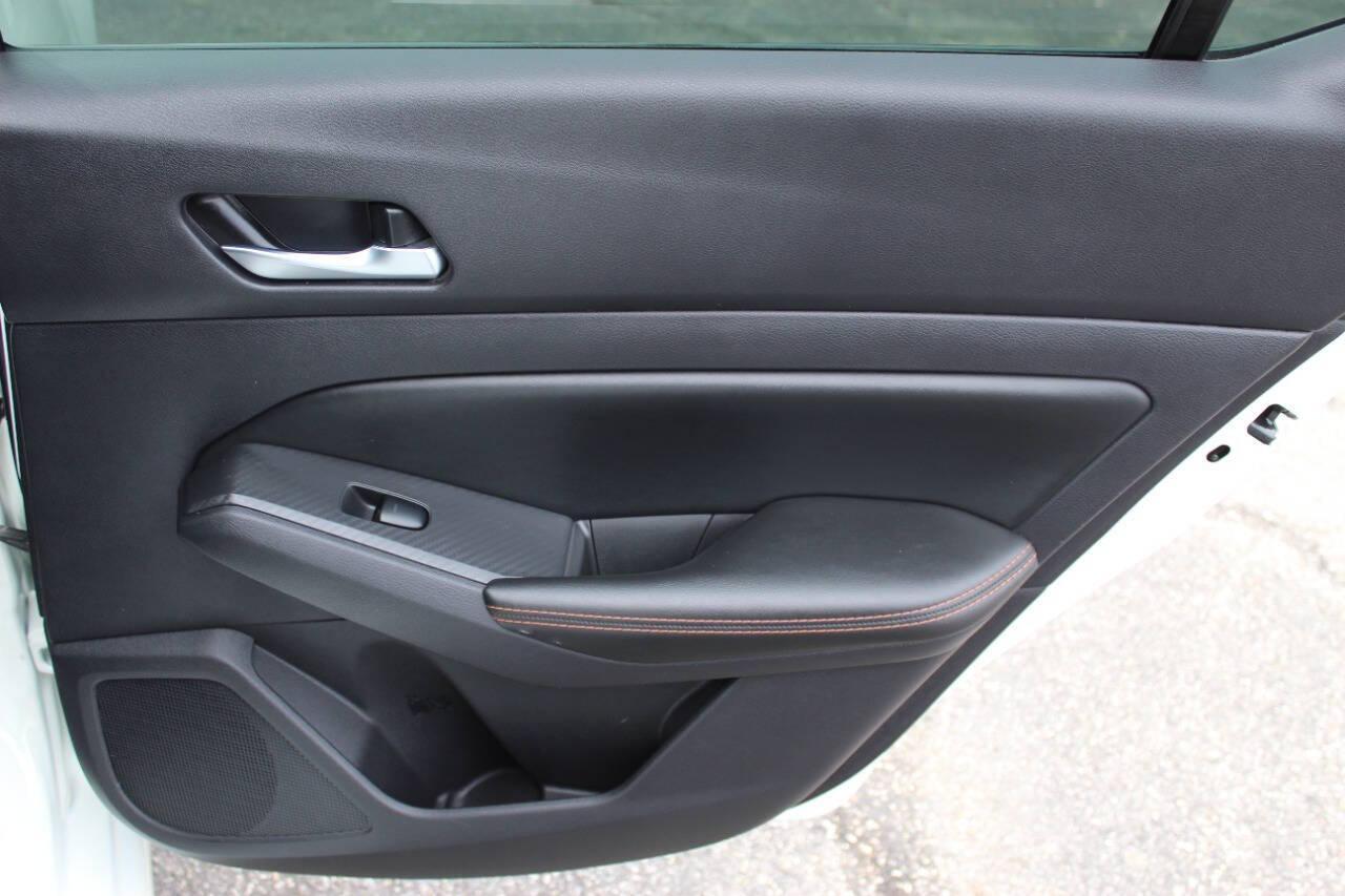 2020 White Nissan Altima 2.5 SR (1N4BL4CV8LC) with an 2.5L L4 DOHC 16V engine, CVT transmission, located at 4301 NW 39th , Oklahoma City, OK, 73112, (405) 949-5600, 35.512135, -97.598671 - NO DRIVERS LICENCE -NO FULL COVERAGE INSURANCE - NO CREDIT CHECK. COME ON OVER TO SUPERSPORTS, TAKE A LOOK AND TEST DRIVE. PLEASE GIVE US A CALL AT (405) 949-5600. NO LICENCIA DE CONDUCIR - NO SEGURO DE COBERTURA TOTAL - NO VERIFICACION DE CREDITO. VISITENOS EN SUPERSPORTS, MIRE NUESTRO - Photo#11