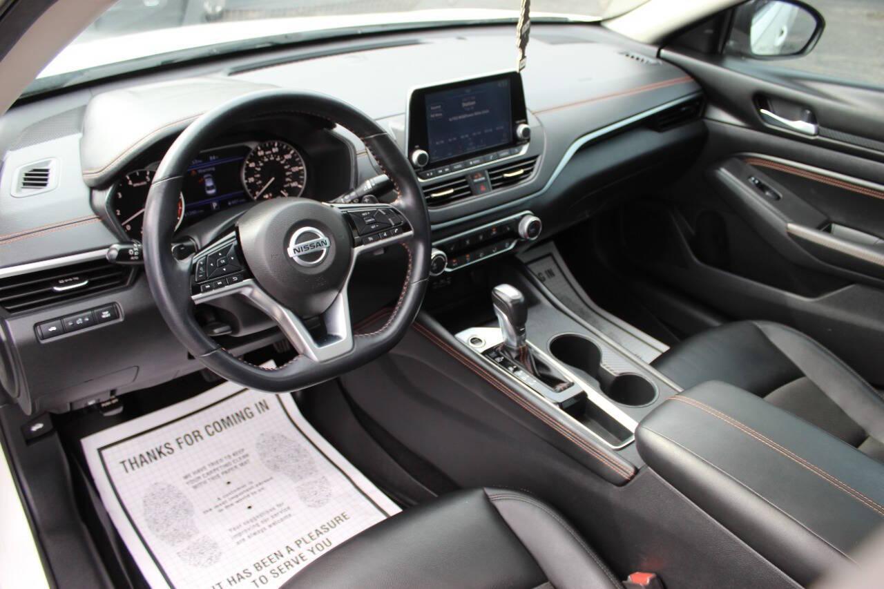 2020 White Nissan Altima 2.5 SR (1N4BL4CV8LC) with an 2.5L L4 DOHC 16V engine, CVT transmission, located at 4301 NW 39th , Oklahoma City, OK, 73112, (405) 949-5600, 35.512135, -97.598671 - NO DRIVERS LICENCE -NO FULL COVERAGE INSURANCE - NO CREDIT CHECK. COME ON OVER TO SUPERSPORTS, TAKE A LOOK AND TEST DRIVE. PLEASE GIVE US A CALL AT (405) 949-5600. NO LICENCIA DE CONDUCIR - NO SEGURO DE COBERTURA TOTAL - NO VERIFICACION DE CREDITO. VISITENOS EN SUPERSPORTS, MIRE NUESTRO - Photo#15