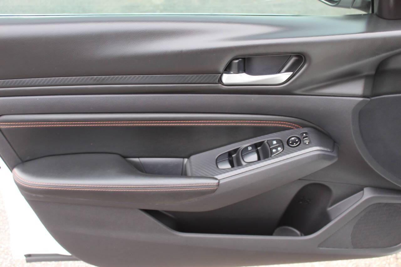 2020 White Nissan Altima 2.5 SR (1N4BL4CV8LC) with an 2.5L L4 DOHC 16V engine, CVT transmission, located at 4301 NW 39th , Oklahoma City, OK, 73112, (405) 949-5600, 35.512135, -97.598671 - NO DRIVERS LICENCE -NO FULL COVERAGE INSURANCE - NO CREDIT CHECK. COME ON OVER TO SUPERSPORTS, TAKE A LOOK AND TEST DRIVE. PLEASE GIVE US A CALL AT (405) 949-5600. NO LICENCIA DE CONDUCIR - NO SEGURO DE COBERTURA TOTAL - NO VERIFICACION DE CREDITO. VISITENOS EN SUPERSPORTS, MIRE NUESTRO - Photo#16