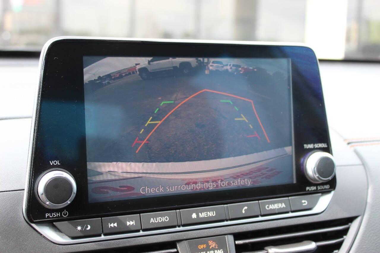 2020 White Nissan Altima 2.5 SR (1N4BL4CV8LC) with an 2.5L L4 DOHC 16V engine, CVT transmission, located at 4301 NW 39th , Oklahoma City, OK, 73112, (405) 949-5600, 35.512135, -97.598671 - NO DRIVERS LICENCE -NO FULL COVERAGE INSURANCE - NO CREDIT CHECK. COME ON OVER TO SUPERSPORTS, TAKE A LOOK AND TEST DRIVE. PLEASE GIVE US A CALL AT (405) 949-5600. NO LICENCIA DE CONDUCIR - NO SEGURO DE COBERTURA TOTAL - NO VERIFICACION DE CREDITO. VISITENOS EN SUPERSPORTS, MIRE NUESTRO - Photo#19