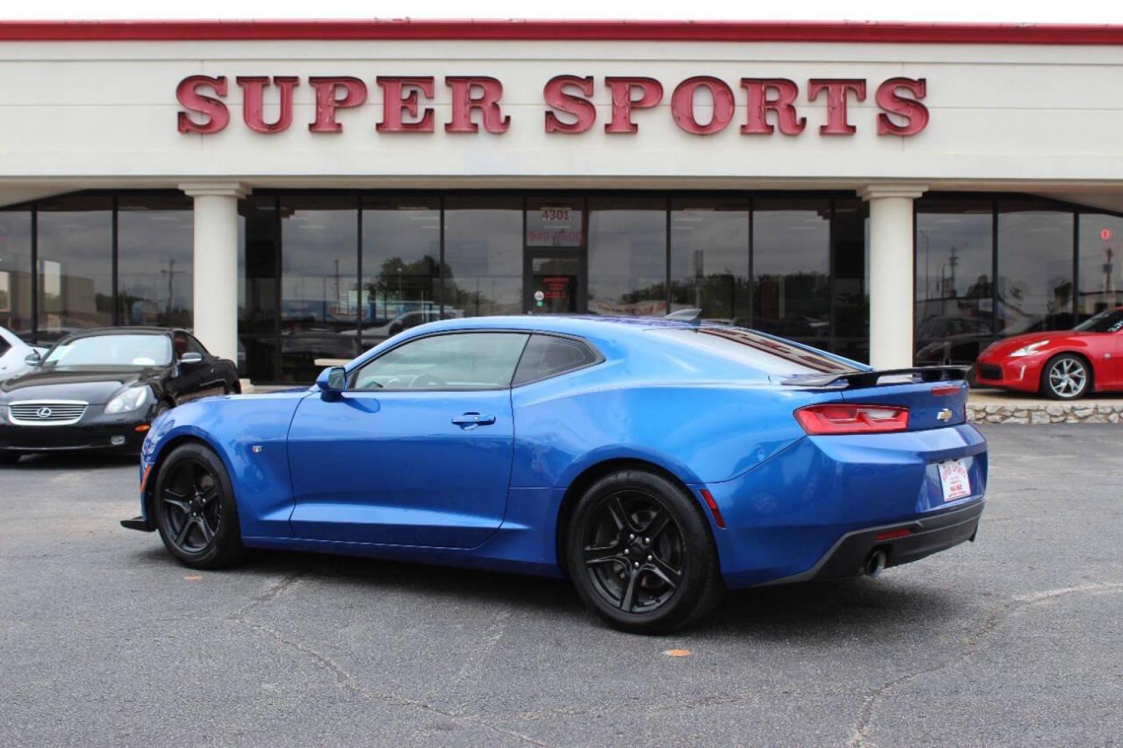 2018 Blue Chevrolet Camaro 1LT Coupe (1G1FB1RX8J0) with an 2.0L L4 DOHC 16V TURBO engine, 6A transmission, located at 4301 NW 39th , Oklahoma City, OK, 73112, (405) 949-5600, 35.512135, -97.598671 - NO DRIVERS LICENCE -NO FULL COVERAGE INSURANCE - NO CREDIT CHECK. COME ON OVER TO SUPERSPORTS, TAKE A LOOK AND TEST DRIVE. PLEASE GIVE US A CALL AT (405) 949-5600. NO LICENCIA DE CONDUCIR - NO SEGURO DE COBERTURA TOTAL - NO VERIFICACION DE CREDITO. VISITENOS EN SUPERSPORTS, MIRE NUESTRO - Photo#4