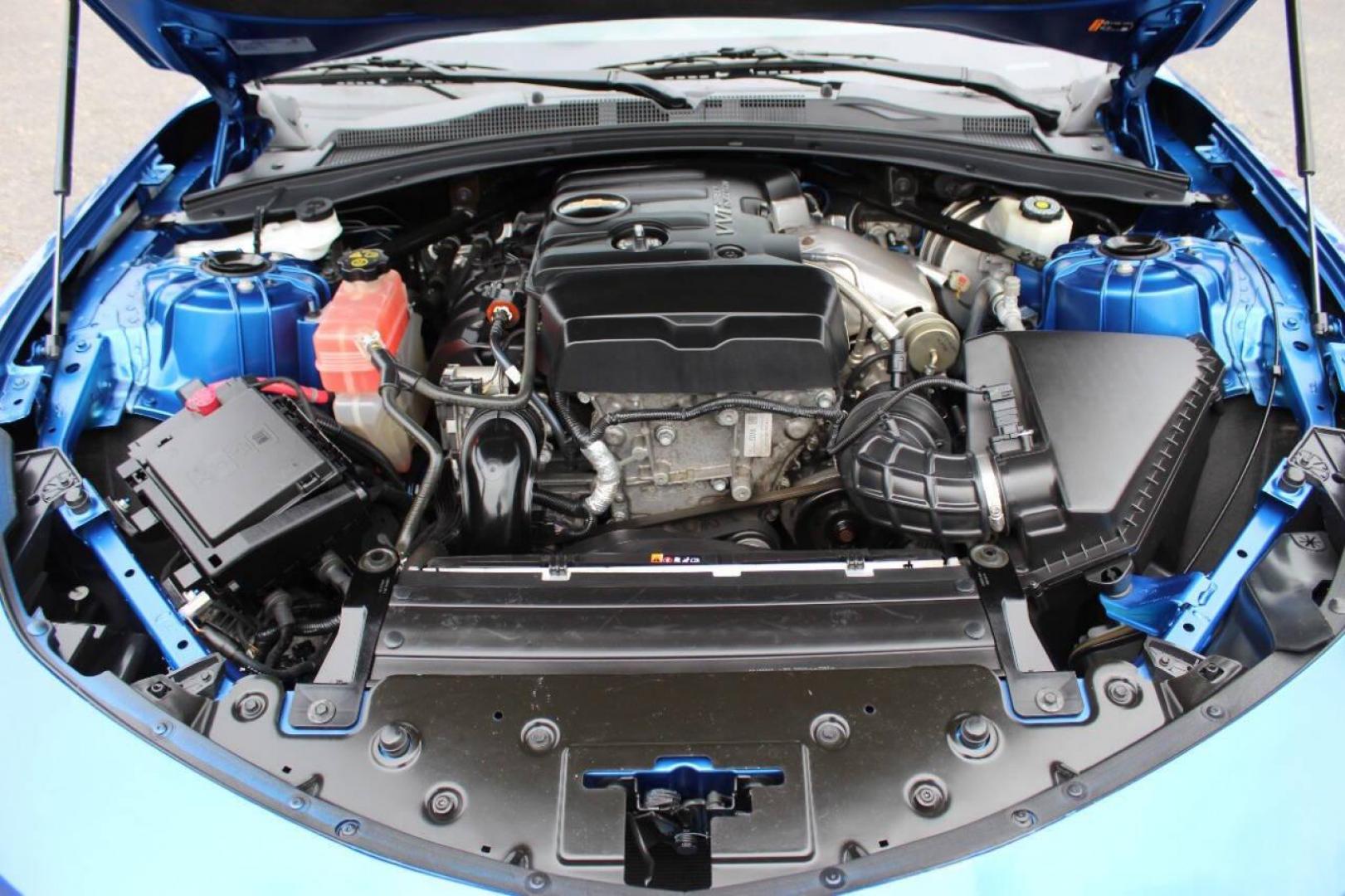 2018 Blue Chevrolet Camaro 1LT Coupe (1G1FB1RX8J0) with an 2.0L L4 DOHC 16V TURBO engine, 6A transmission, located at 4301 NW 39th , Oklahoma City, OK, 73112, (405) 949-5600, 35.512135, -97.598671 - NO DRIVERS LICENCE -NO FULL COVERAGE INSURANCE - NO CREDIT CHECK. COME ON OVER TO SUPERSPORTS, TAKE A LOOK AND TEST DRIVE. PLEASE GIVE US A CALL AT (405) 949-5600. NO LICENCIA DE CONDUCIR - NO SEGURO DE COBERTURA TOTAL - NO VERIFICACION DE CREDITO. VISITENOS EN SUPERSPORTS, MIRE NUESTRO - Photo#7