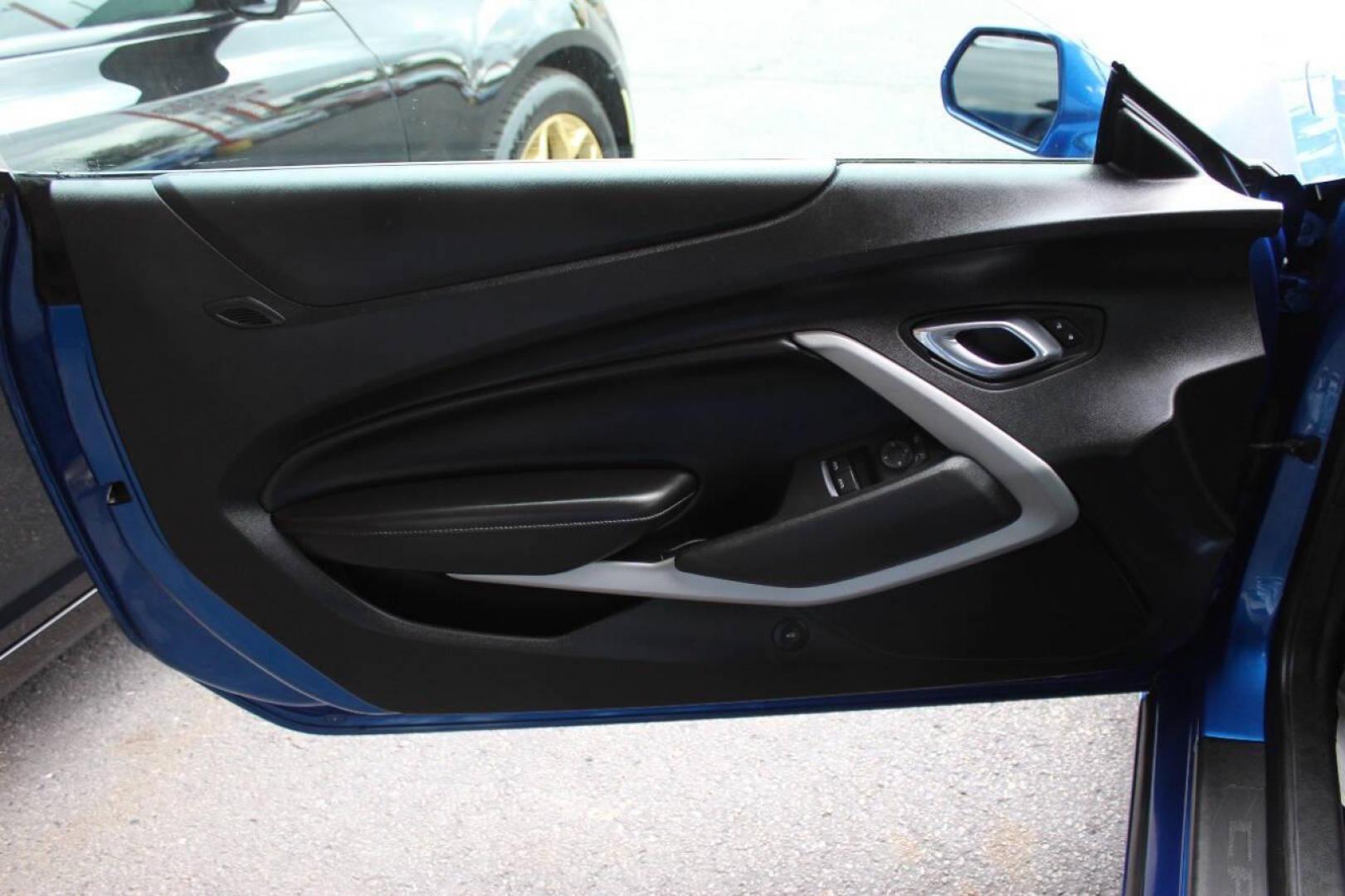 2018 Blue Chevrolet Camaro 1LT Coupe (1G1FB1RX8J0) with an 2.0L L4 DOHC 16V TURBO engine, 6A transmission, located at 4301 NW 39th , Oklahoma City, OK, 73112, (405) 949-5600, 35.512135, -97.598671 - NO DRIVERS LICENCE -NO FULL COVERAGE INSURANCE - NO CREDIT CHECK. COME ON OVER TO SUPERSPORTS, TAKE A LOOK AND TEST DRIVE. PLEASE GIVE US A CALL AT (405) 949-5600. NO LICENCIA DE CONDUCIR - NO SEGURO DE COBERTURA TOTAL - NO VERIFICACION DE CREDITO. VISITENOS EN SUPERSPORTS, MIRE NUESTRO - Photo#13