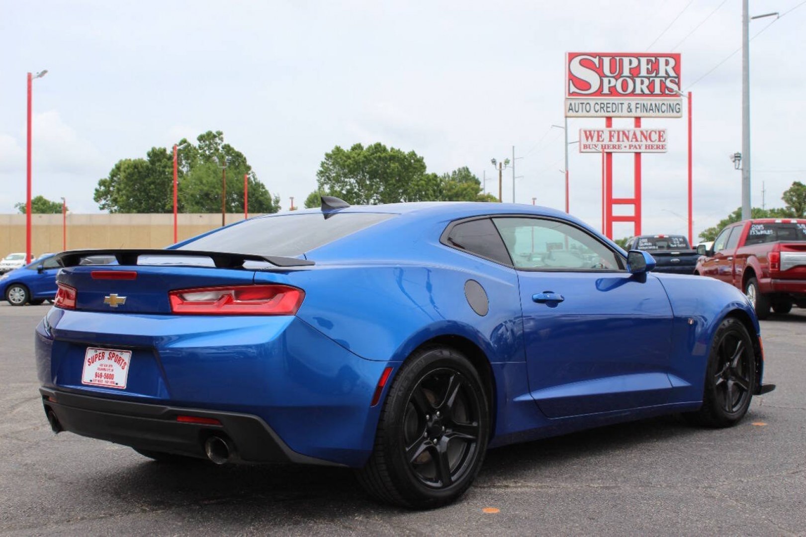 2018 Blue Chevrolet Camaro 1LT Coupe (1G1FB1RX8J0) with an 2.0L I4 Turbocharger 2.0L I4 engine, Automatic 8-Speed transmission, located at 4301 NW 39th , Oklahoma City, OK, 73112, (405) 949-5600, 35.512135, -97.598671 - NO DRIVERS LICENCE -NO FULL COVERAGE INSURANCE - NO CREDIT CHECK. COME ON OVER TO SUPERSPORTS, TAKE A LOOK AND TEST DRIVE. PLEASE GIVE US A CALL AT (405) 949-5600. NO LICENCIA DE CONDUCIR - NO SEGURO DE COBERTURA TOTAL - NO VERIFICACION DE CREDITO. VISITENOS EN SUPERSPORTS, MIRE NUESTRO- Photo#2