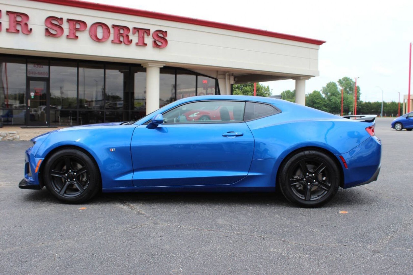 2018 Blue Chevrolet Camaro 1LT Coupe (1G1FB1RX8J0) with an 2.0L I4 Turbocharger 2.0L I4 engine, Automatic 8-Speed transmission, located at 4301 NW 39th , Oklahoma City, OK, 73112, (405) 949-5600, 35.512135, -97.598671 - NO DRIVERS LICENCE -NO FULL COVERAGE INSURANCE - NO CREDIT CHECK. COME ON OVER TO SUPERSPORTS, TAKE A LOOK AND TEST DRIVE. PLEASE GIVE US A CALL AT (405) 949-5600. NO LICENCIA DE CONDUCIR - NO SEGURO DE COBERTURA TOTAL - NO VERIFICACION DE CREDITO. VISITENOS EN SUPERSPORTS, MIRE NUESTRO- Photo#4