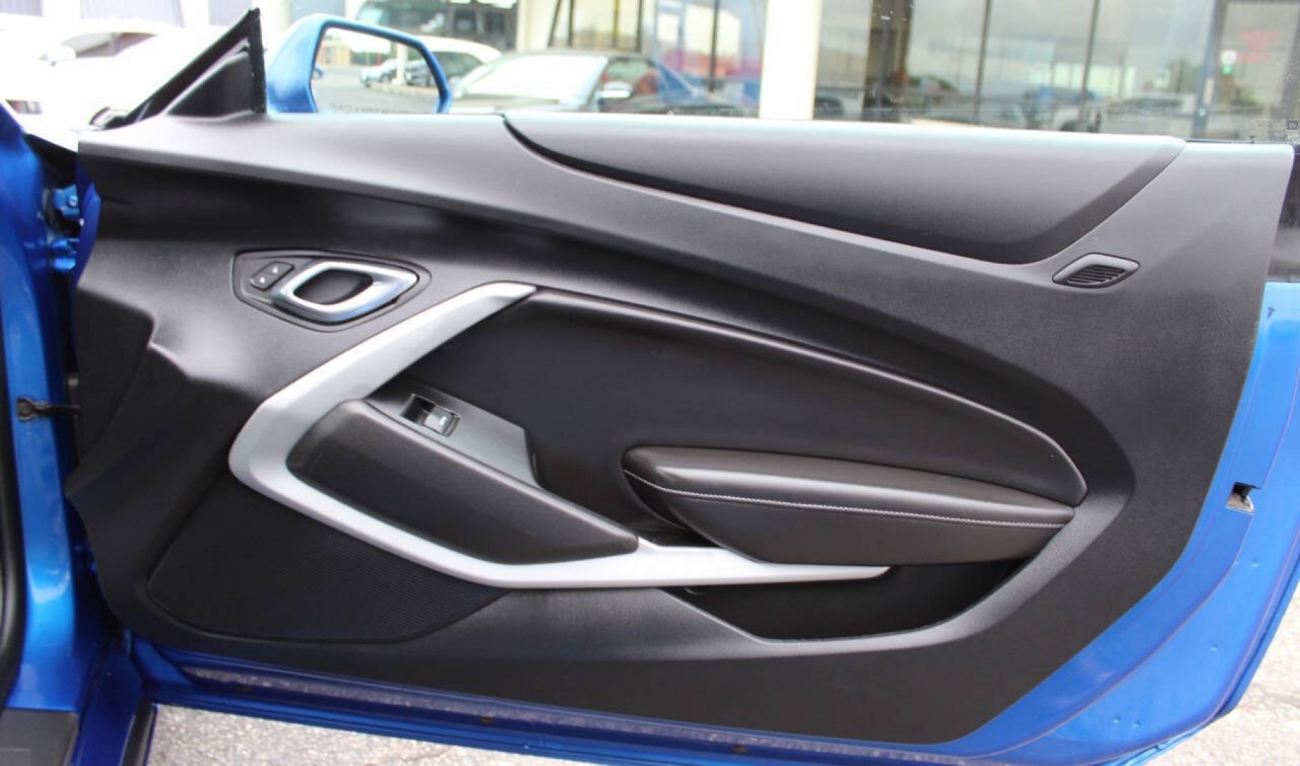 2018 Blue Chevrolet Camaro 1LT Coupe (1G1FB1RX8J0) with an 2.0L I4 Turbocharger 2.0L I4 engine, Automatic 8-Speed transmission, located at 4301 NW 39th , Oklahoma City, OK, 73112, (405) 949-5600, 35.512135, -97.598671 - NO DRIVERS LICENCE -NO FULL COVERAGE INSURANCE - NO CREDIT CHECK. COME ON OVER TO SUPERSPORTS, TAKE A LOOK AND TEST DRIVE. PLEASE GIVE US A CALL AT (405) 949-5600. NO LICENCIA DE CONDUCIR - NO SEGURO DE COBERTURA TOTAL - NO VERIFICACION DE CREDITO. VISITENOS EN SUPERSPORTS, MIRE NUESTRO- Photo#8