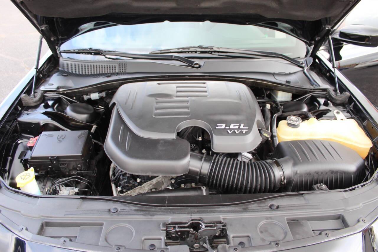 2017 Black Chrysler 300 S V6 AWD (2C3CCAGG1HH) with an 3.6L V6 3.6L V6 engine, Automatic 8-Speed transmission, located at 4301 NW 39th , Oklahoma City, OK, 73112, (405) 949-5600, 35.512135, -97.598671 - NO DRIVERS LICENCE -NO FULL COVERAGE INSURANCE - NO CREDIT CHECK. COME ON OVER TO SUPERSPORTS, TAKE A LOOK AND TEST DRIVE. PLEASE GIVE US A CALL AT (405) 949-5600. NO LICENCIA DE CONDUCIR - NO SEGURO DE COBERTURA TOTAL - NO VERIFICACION DE CREDITO. VISITENOS EN SUPERSPORTS, MIRE NUESTRO N - Photo#6