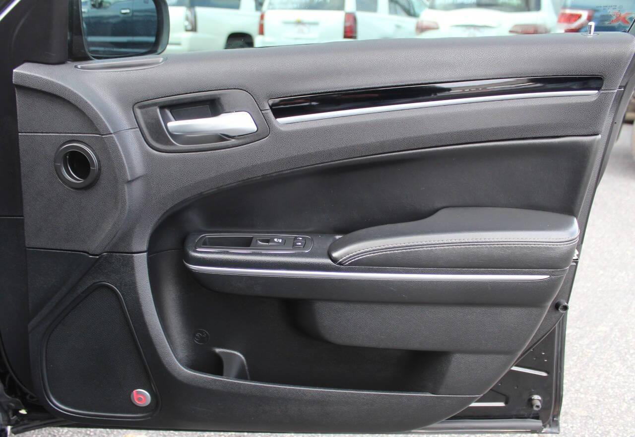 2017 Black Chrysler 300 S V6 AWD (2C3CCAGG1HH) with an 3.6L V6 3.6L V6 engine, Automatic 8-Speed transmission, located at 4301 NW 39th , Oklahoma City, OK, 73112, (405) 949-5600, 35.512135, -97.598671 - NO DRIVERS LICENCE -NO FULL COVERAGE INSURANCE - NO CREDIT CHECK. COME ON OVER TO SUPERSPORTS, TAKE A LOOK AND TEST DRIVE. PLEASE GIVE US A CALL AT (405) 949-5600. NO LICENCIA DE CONDUCIR - NO SEGURO DE COBERTURA TOTAL - NO VERIFICACION DE CREDITO. VISITENOS EN SUPERSPORTS, MIRE NUESTRO N - Photo#8