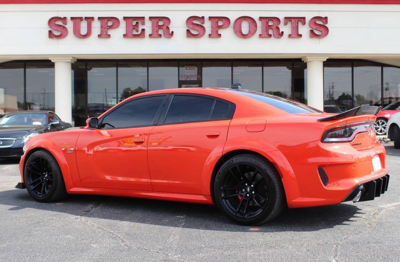 2021 Orange Dodge Charger Scat Pack (2C3CDXGJ8MH) with an 6.4L V8 OHV 16V engine, 8A transmission, located at 4301 NW 39th , Oklahoma City, OK, 73112, (405) 949-5600, 35.512135, -97.598671 - NO DRIVERS LICENCE -NO FULL COVERAGE INSURANCE - NO CREDIT CHECK. COME ON OVER TO SUPERSPORTS, TAKE A LOOK AND TEST DRIVE. PLEASE GIVE US A CALL AT (405) 949-5600. NO LICENCIA DE CONDUCIR - NO SEGURO DE COBERTURA TOTAL - NO VERIFICACION DE CREDITO. VISITENOS EN SUPERSPORTS, MIRE NUESTRO - Photo#4