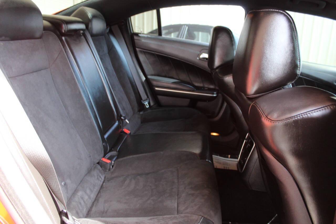 2021 Orange Dodge Charger Scat Pack (2C3CDXGJ8MH) with an 6.4L V8 OHV 16V engine, 8A transmission, located at 4301 NW 39th , Oklahoma City, OK, 73112, (405) 949-5600, 35.512135, -97.598671 - NO DRIVERS LICENCE -NO FULL COVERAGE INSURANCE - NO CREDIT CHECK. COME ON OVER TO SUPERSPORTS, TAKE A LOOK AND TEST DRIVE. PLEASE GIVE US A CALL AT (405) 949-5600. NO LICENCIA DE CONDUCIR - NO SEGURO DE COBERTURA TOTAL - NO VERIFICACION DE CREDITO. VISITENOS EN SUPERSPORTS, MIRE NUESTRO - Photo#10