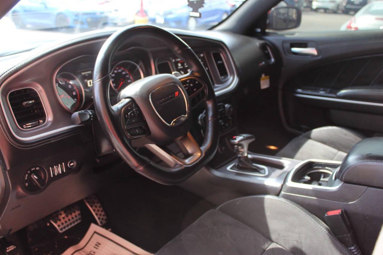 2021 Orange Dodge Charger Scat Pack (2C3CDXGJ8MH) with an 6.4L V8 OHV 16V engine, 8A transmission, located at 4301 NW 39th , Oklahoma City, OK, 73112, (405) 949-5600, 35.512135, -97.598671 - NO DRIVERS LICENCE -NO FULL COVERAGE INSURANCE - NO CREDIT CHECK. COME ON OVER TO SUPERSPORTS, TAKE A LOOK AND TEST DRIVE. PLEASE GIVE US A CALL AT (405) 949-5600. NO LICENCIA DE CONDUCIR - NO SEGURO DE COBERTURA TOTAL - NO VERIFICACION DE CREDITO. VISITENOS EN SUPERSPORTS, MIRE NUESTRO - Photo#14