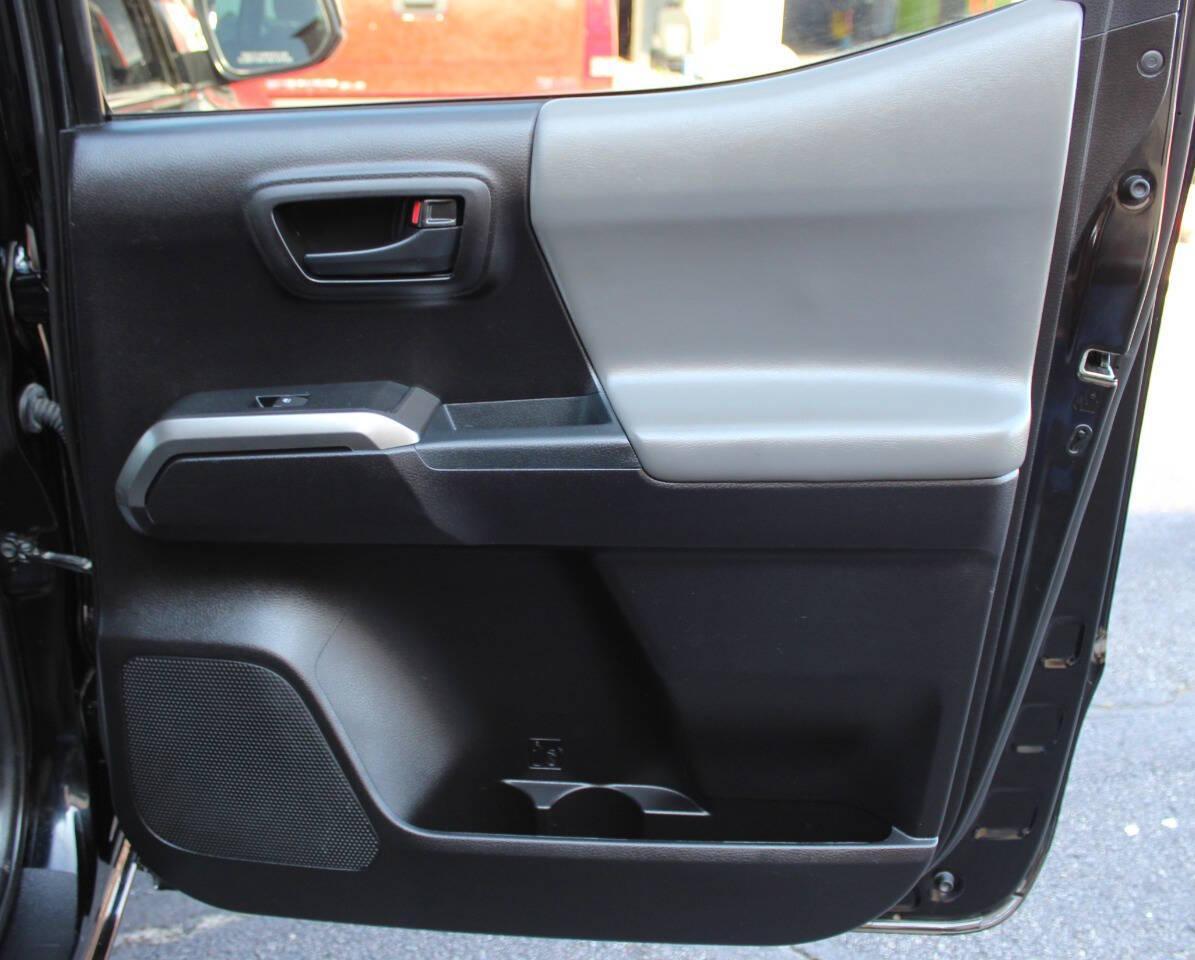 2021 Black Toyota Tacoma SR5 Double Cab Long Bed V6 6AT 4WD (3TMCZ5AN1MM) with an 3.5L V6 DOHC 24V engine, 6A transmission, located at 4301 NW 39th , Oklahoma City, OK, 73112, (405) 949-5600, 35.512135, -97.598671 - NO DRIVERS LICENCE -NO FULL COVERAGE INSURANCE - NO CREDIT CHECK. COME ON OVER TO SUPERSPORTS, TAKE A LOOK AND TEST DRIVE. PLEASE GIVE US A CALL AT (405) 949-5600. NO LICENCIA DE CONDUCIR - NO SEGURO DE COBERTURA TOTAL - NO VERIFICACION DE CREDITO. VISITENOS EN SUPERSPORTS, MIRE NUESTRO N - Photo#11