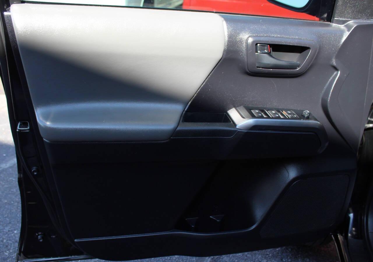 2021 Black Toyota Tacoma SR5 Double Cab Long Bed V6 6AT 4WD (3TMCZ5AN1MM) with an 3.5L V6 DOHC 24V engine, 6A transmission, located at 4301 NW 39th , Oklahoma City, OK, 73112, (405) 949-5600, 35.512135, -97.598671 - NO DRIVERS LICENCE -NO FULL COVERAGE INSURANCE - NO CREDIT CHECK. COME ON OVER TO SUPERSPORTS, TAKE A LOOK AND TEST DRIVE. PLEASE GIVE US A CALL AT (405) 949-5600. NO LICENCIA DE CONDUCIR - NO SEGURO DE COBERTURA TOTAL - NO VERIFICACION DE CREDITO. VISITENOS EN SUPERSPORTS, MIRE NUESTRO N - Photo#15