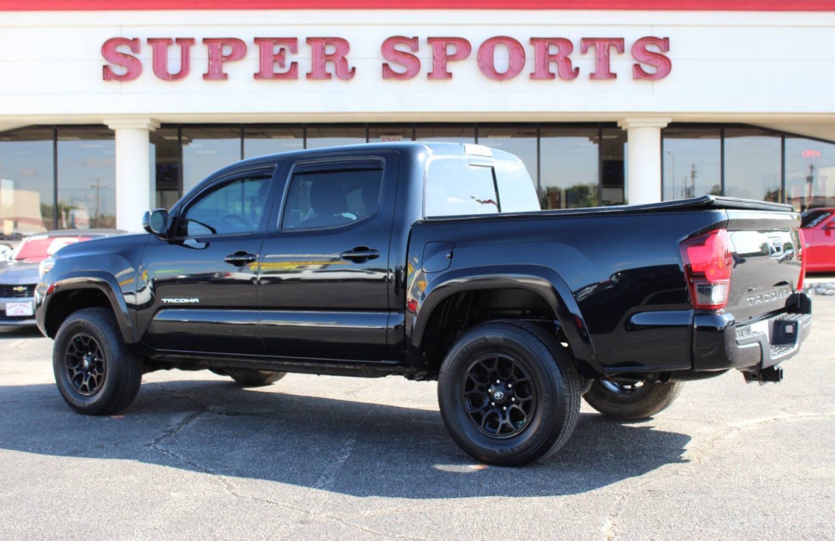 2021 Black Toyota Tacoma SR5 Double Cab Long Bed V6 6AT 4WD (3TMCZ5AN1MM) with an 3.5L V6 3.5L V6 engine, Automatic 6-Speed transmission, located at 4301 NW 39th , Oklahoma City, OK, 73112, (405) 949-5600, 35.512135, -97.598671 - Hablamos espanol. SPEND SMART --- BUY FROM SUPER SPORTS. ALL PRICES, DOWN PAYMENTS, PAYMENTS, AND FINANCE TERMS ARE NEGOTIABLE AT THE TIME OF APPROVAL. WE WILL WORK WITH YOU TO FIT YOUR BUDGET. WE WILL EVEN LOWER AND ADJUST THE NUMBERS TO HELP MAKE THE VE HICLE MORE AFFORDABLE FOR YOU.- Photo#4