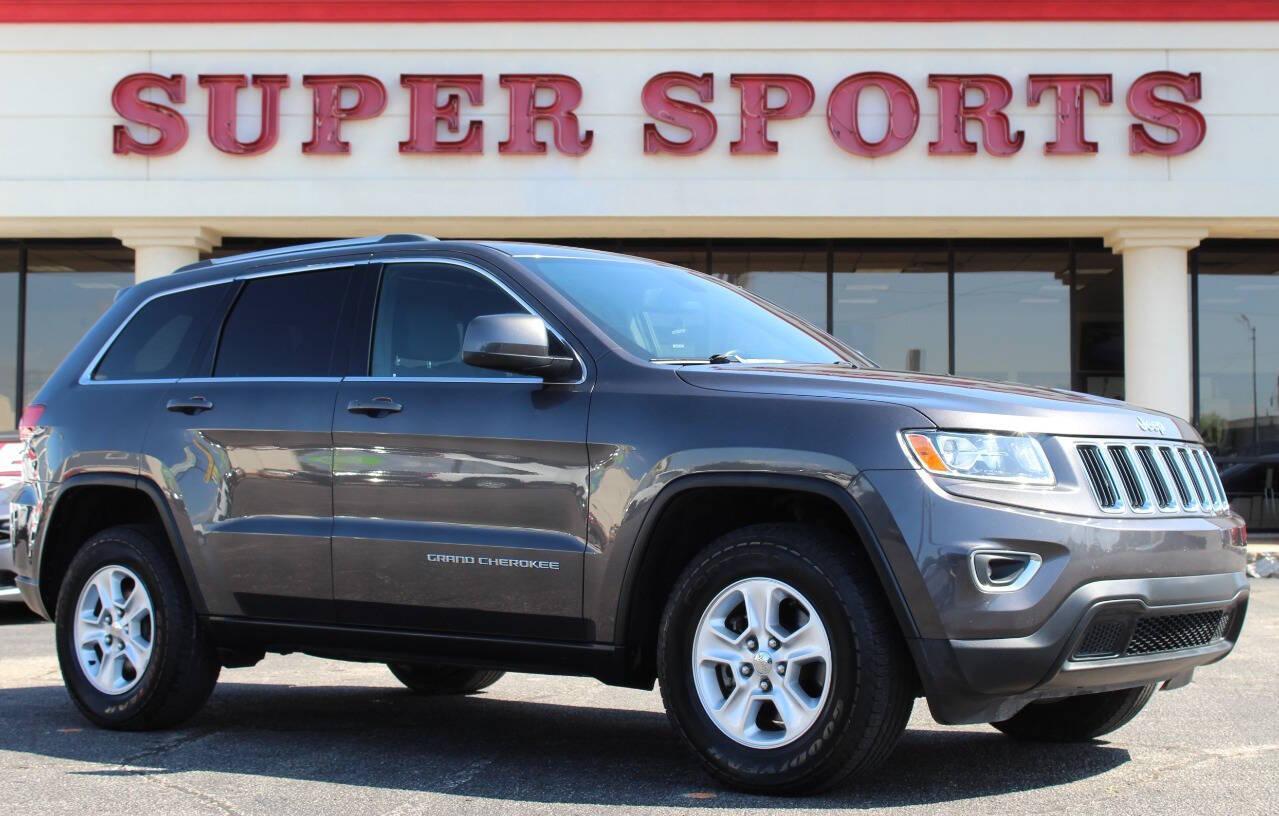 2015 Charcoal Jeep Grand Cherokee Laredo 4WD (1C4RJFAG9FC) with an 3.6L V6 DOHC 24V engine, 8-Speed Automatic transmission, located at 4301 NW 39th , Oklahoma City, OK, 73112, (405) 949-5600, 35.512135, -97.598671 - NO DRIVERS LICENCE -NO FULL COVERAGE INSURANCE - NO CREDIT CHECK. COME ON OVER TO SUPERSPORTS, TAKE A LOOK AND TEST DRIVE. PLEASE GIVE US A CALL AT (405) 949-5600. NO LICENCIA DE CONDUCIR - NO SEGURO DE COBERTURA TOTAL - NO VERIFICACION DE CREDITO. VISITENOS EN SUPERSPORTS, MIRE NUESTRO - Photo#0