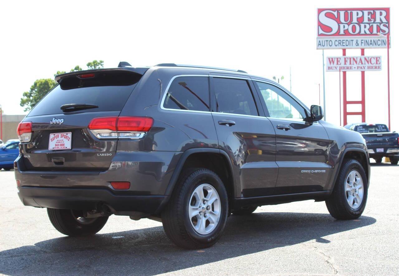 2015 Charcoal Jeep Grand Cherokee Laredo 4WD (1C4RJFAG9FC) with an 3.6L V6 DOHC 24V engine, 8-Speed Automatic transmission, located at 4301 NW 39th , Oklahoma City, OK, 73112, (405) 949-5600, 35.512135, -97.598671 - NO DRIVERS LICENCE -NO FULL COVERAGE INSURANCE - NO CREDIT CHECK. COME ON OVER TO SUPERSPORTS, TAKE A LOOK AND TEST DRIVE. PLEASE GIVE US A CALL AT (405) 949-5600. NO LICENCIA DE CONDUCIR - NO SEGURO DE COBERTURA TOTAL - NO VERIFICACION DE CREDITO. VISITENOS EN SUPERSPORTS, MIRE NUESTRO - Photo#3