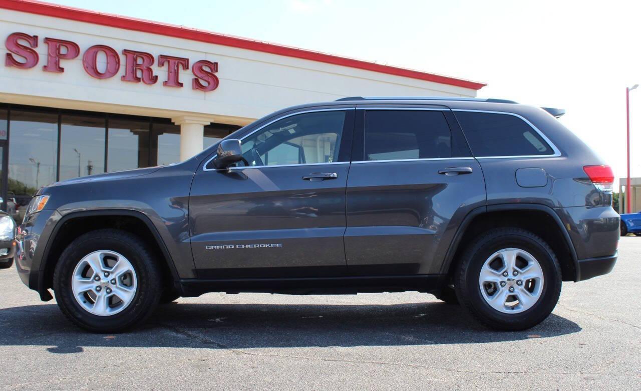 2015 Charcoal Jeep Grand Cherokee Laredo 4WD (1C4RJFAG9FC) with an 3.6L V6 DOHC 24V engine, 8-Speed Automatic transmission, located at 4301 NW 39th , Oklahoma City, OK, 73112, (405) 949-5600, 35.512135, -97.598671 - NO DRIVERS LICENCE -NO FULL COVERAGE INSURANCE - NO CREDIT CHECK. COME ON OVER TO SUPERSPORTS, TAKE A LOOK AND TEST DRIVE. PLEASE GIVE US A CALL AT (405) 949-5600. NO LICENCIA DE CONDUCIR - NO SEGURO DE COBERTURA TOTAL - NO VERIFICACION DE CREDITO. VISITENOS EN SUPERSPORTS, MIRE NUESTRO - Photo#5