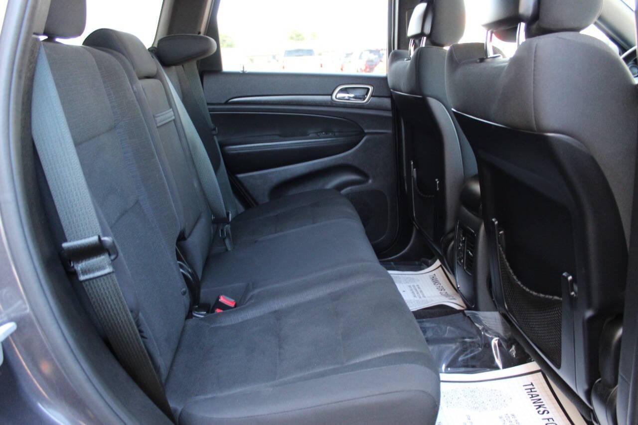 2015 Charcoal Jeep Grand Cherokee Laredo 4WD (1C4RJFAG9FC) with an 3.6L V6 DOHC 24V engine, 8-Speed Automatic transmission, located at 4301 NW 39th , Oklahoma City, OK, 73112, (405) 949-5600, 35.512135, -97.598671 - NO DRIVERS LICENCE -NO FULL COVERAGE INSURANCE - NO CREDIT CHECK. COME ON OVER TO SUPERSPORTS, TAKE A LOOK AND TEST DRIVE. PLEASE GIVE US A CALL AT (405) 949-5600. NO LICENCIA DE CONDUCIR - NO SEGURO DE COBERTURA TOTAL - NO VERIFICACION DE CREDITO. VISITENOS EN SUPERSPORTS, MIRE NUESTRO - Photo#10