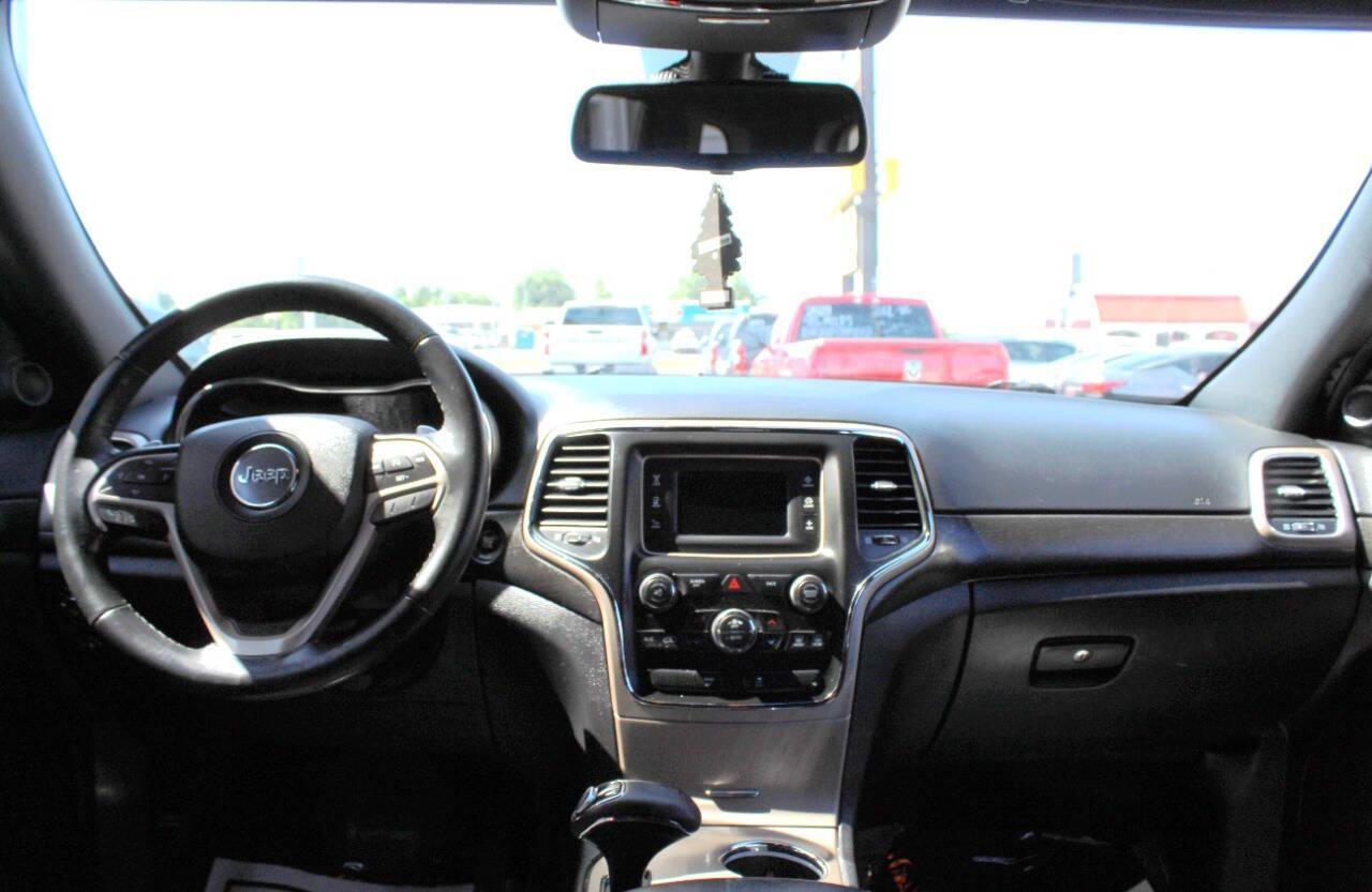 2015 Charcoal Jeep Grand Cherokee Laredo 4WD (1C4RJFAG9FC) with an 3.6L V6 DOHC 24V engine, 8-Speed Automatic transmission, located at 4301 NW 39th , Oklahoma City, OK, 73112, (405) 949-5600, 35.512135, -97.598671 - NO DRIVERS LICENCE -NO FULL COVERAGE INSURANCE - NO CREDIT CHECK. COME ON OVER TO SUPERSPORTS, TAKE A LOOK AND TEST DRIVE. PLEASE GIVE US A CALL AT (405) 949-5600. NO LICENCIA DE CONDUCIR - NO SEGURO DE COBERTURA TOTAL - NO VERIFICACION DE CREDITO. VISITENOS EN SUPERSPORTS, MIRE NUESTRO - Photo#17