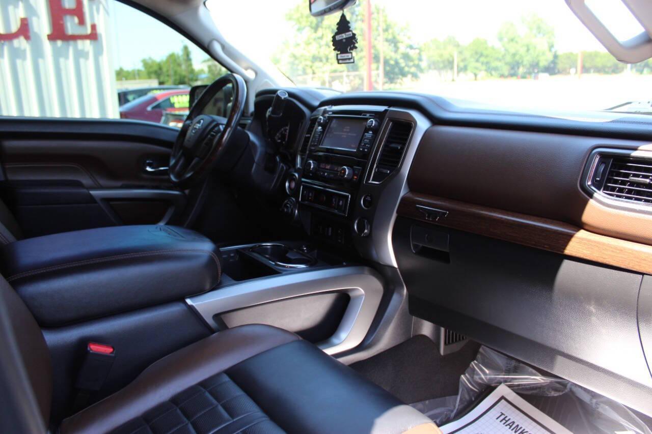 2017 Tan Nissan Titan Platinum Reserve Crew Cab 4WD (1N6AA1E57HN) with an 5.6L V8 5.6L V8 engine, Automatic 7-Speed transmission, located at 4301 NW 39th , Oklahoma City, OK, 73112, (405) 949-5600, 35.512135, -97.598671 - NO DRIVERS LICENCE -NO FULL COVERAGE INSURANCE - NO CREDIT CHECK. COME ON OVER TO SUPERSPORTS, TAKE A LOOK AND TEST DRIVE. PLEASE GIVE US A CALL AT (405) 949-5600. NO LICENCIA DE CONDUCIR - NO SEGURO DE COBERTURA TOTAL - NO VERIFICACION DE CREDITO. VISITENOS EN SUPERSPORTS, MIRE NUESTRO - Photo#9