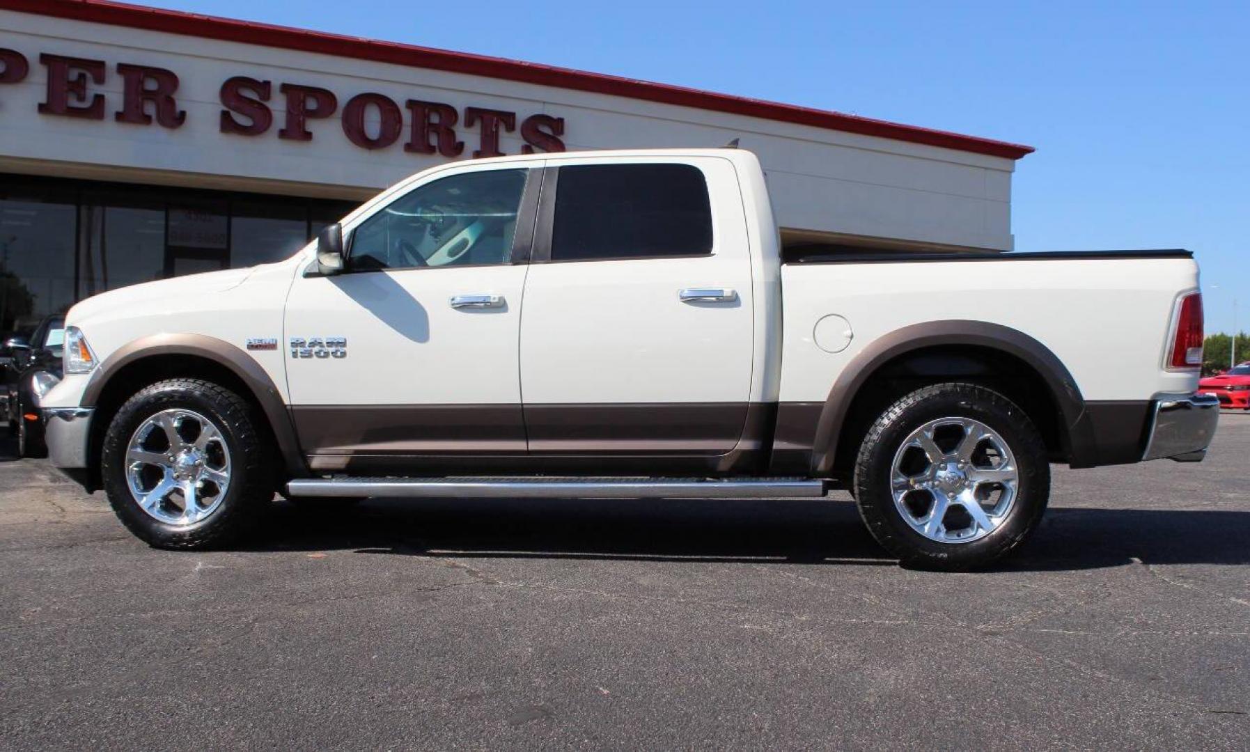 2017 White RAM 1500 Laramie Crew Cab SWB 4WD (1C6RR7NT5HS) with an 5.7L V8 OHV 16V engine, 8A transmission, located at 4301 NW 39th , Oklahoma City, OK, 73112, (405) 949-5600, 35.512135, -97.598671 - NO DRIVERS LICENCE -NO FULL COVERAGE INSURANCE - NO CREDIT CHECK. COME ON OVER TO SUPERSPORTS, TAKE A LOOK AND TEST DRIVE. PLEASE GIVE US A CALL AT (405) 949-5600. NO LICENCIA DE CONDUCIR - NO SEGURO DE COBERTURA TOTAL - NO VERIFICACION DE CREDITO. VISITENOS EN SUPERSPORTS, MIRE - Photo#6