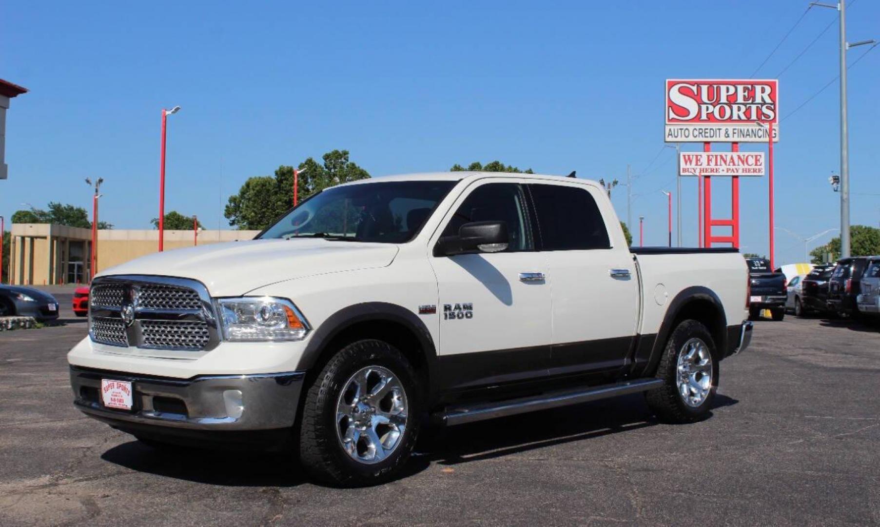 2017 White RAM 1500 Laramie Crew Cab SWB 4WD (1C6RR7NT5HS) with an 5.7L V8 OHV 16V engine, 8A transmission, located at 4301 NW 39th , Oklahoma City, OK, 73112, (405) 949-5600, 35.512135, -97.598671 - NO DRIVERS LICENCE -NO FULL COVERAGE INSURANCE - NO CREDIT CHECK. COME ON OVER TO SUPERSPORTS, TAKE A LOOK AND TEST DRIVE. PLEASE GIVE US A CALL AT (405) 949-5600. NO LICENCIA DE CONDUCIR - NO SEGURO DE COBERTURA TOTAL - NO VERIFICACION DE CREDITO. VISITENOS EN SUPERSPORTS, MIRE - Photo#7