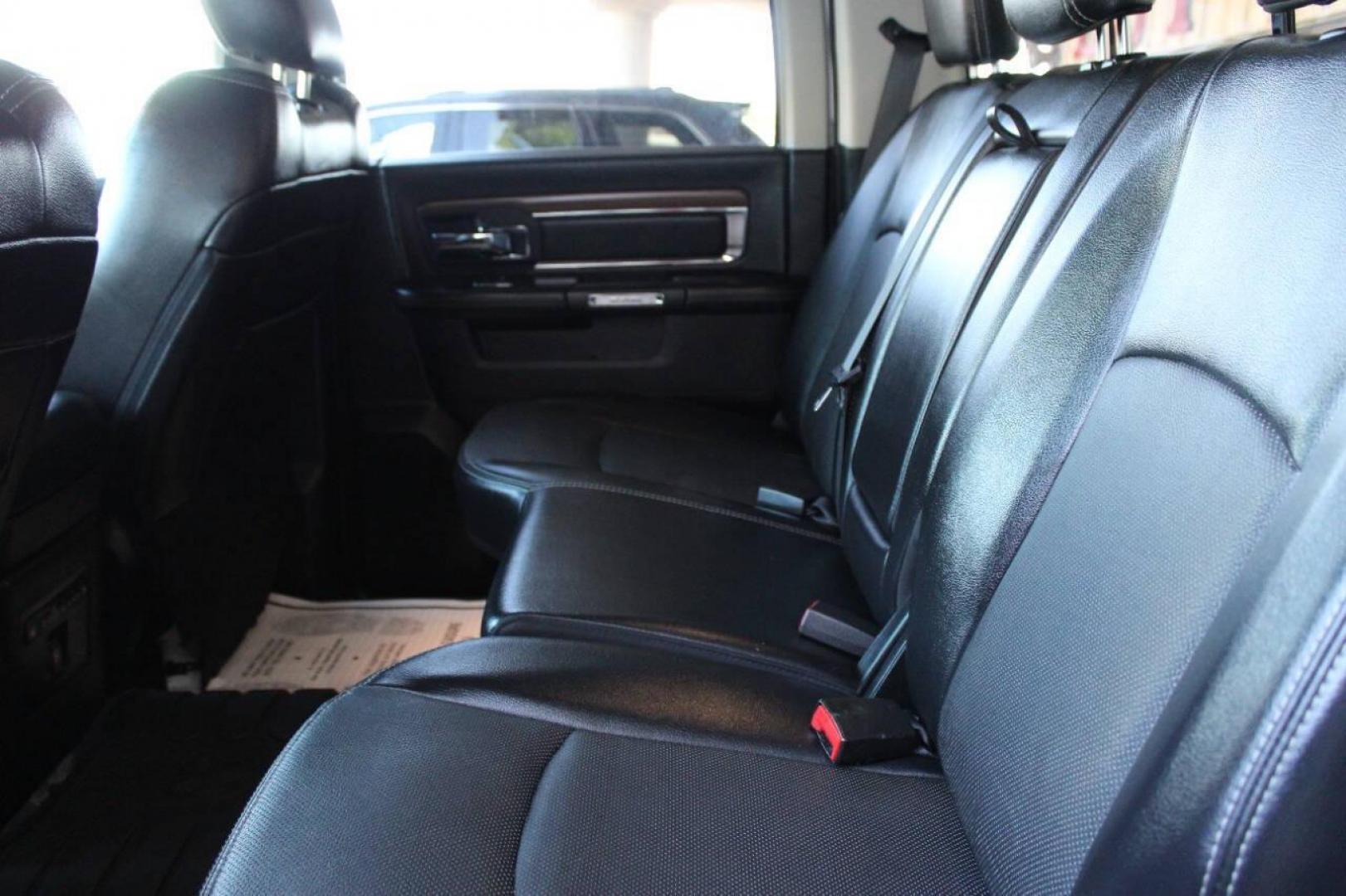 2017 White RAM 1500 Laramie Crew Cab SWB 4WD (1C6RR7NT5HS) with an 5.7L V8 OHV 16V engine, 8A transmission, located at 4301 NW 39th , Oklahoma City, OK, 73112, (405) 949-5600, 35.512135, -97.598671 - NO DRIVERS LICENCE -NO FULL COVERAGE INSURANCE - NO CREDIT CHECK. COME ON OVER TO SUPERSPORTS, TAKE A LOOK AND TEST DRIVE. PLEASE GIVE US A CALL AT (405) 949-5600. NO LICENCIA DE CONDUCIR - NO SEGURO DE COBERTURA TOTAL - NO VERIFICACION DE CREDITO. VISITENOS EN SUPERSPORTS, MIRE - Photo#13