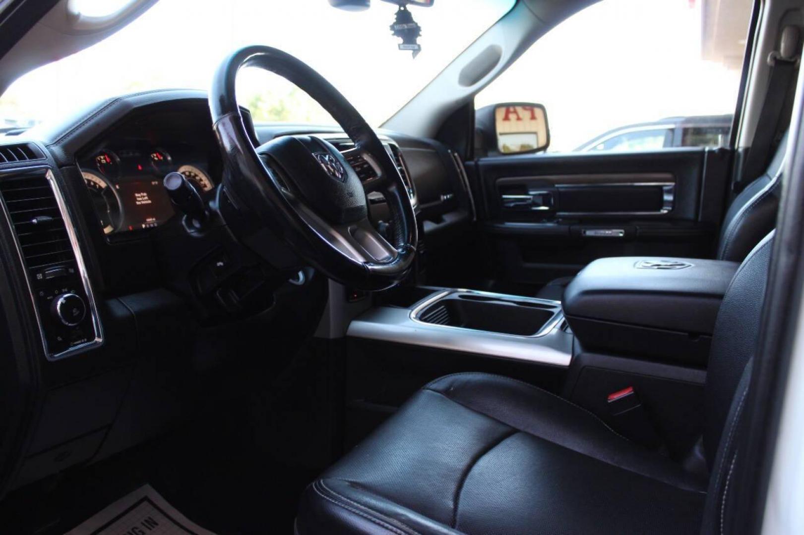 2017 White RAM 1500 Laramie Crew Cab SWB 4WD (1C6RR7NT5HS) with an 5.7L V8 OHV 16V engine, 8A transmission, located at 4301 NW 39th , Oklahoma City, OK, 73112, (405) 949-5600, 35.512135, -97.598671 - NO DRIVERS LICENCE -NO FULL COVERAGE INSURANCE - NO CREDIT CHECK. COME ON OVER TO SUPERSPORTS, TAKE A LOOK AND TEST DRIVE. PLEASE GIVE US A CALL AT (405) 949-5600. NO LICENCIA DE CONDUCIR - NO SEGURO DE COBERTURA TOTAL - NO VERIFICACION DE CREDITO. VISITENOS EN SUPERSPORTS, MIRE - Photo#15
