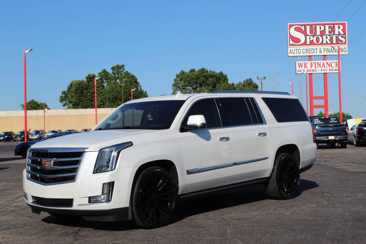 2019 White Cadillac Escalade ESV Premium 4WD (1GYS4JKJ2KR) with an 6.2L V8 OHV 16V FFV engine, 10A transmission, located at 4301 NW 39th , Oklahoma City, OK, 73112, (405) 949-5600, 35.512135, -97.598671 - NO DRIVERS LICENCE -NO FULL COVERAGE INSURANCE - NO CREDIT CHECK. COME ON OVER TO SUPERSPORTS, TAKE A LOOK AND TEST DRIVE. PLEASE GIVE US A CALL AT (405) 949-5600. NO LICENCIA DE CONDUCIR - NO SEGURO DE COBERTURA TOTAL - NO VERIFICACION DE CREDITO. VISITENOS EN SUPERSPORTS, MIRE NUESTRO - Photo#6