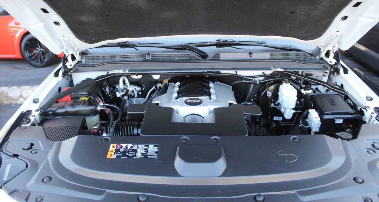 2019 White Cadillac Escalade ESV Premium 4WD (1GYS4JKJ2KR) with an 6.2L V8 OHV 16V FFV engine, 10A transmission, located at 4301 NW 39th , Oklahoma City, OK, 73112, (405) 949-5600, 35.512135, -97.598671 - NO DRIVERS LICENCE -NO FULL COVERAGE INSURANCE - NO CREDIT CHECK. COME ON OVER TO SUPERSPORTS, TAKE A LOOK AND TEST DRIVE. PLEASE GIVE US A CALL AT (405) 949-5600. NO LICENCIA DE CONDUCIR - NO SEGURO DE COBERTURA TOTAL - NO VERIFICACION DE CREDITO. VISITENOS EN SUPERSPORTS, MIRE NUESTRO - Photo#7