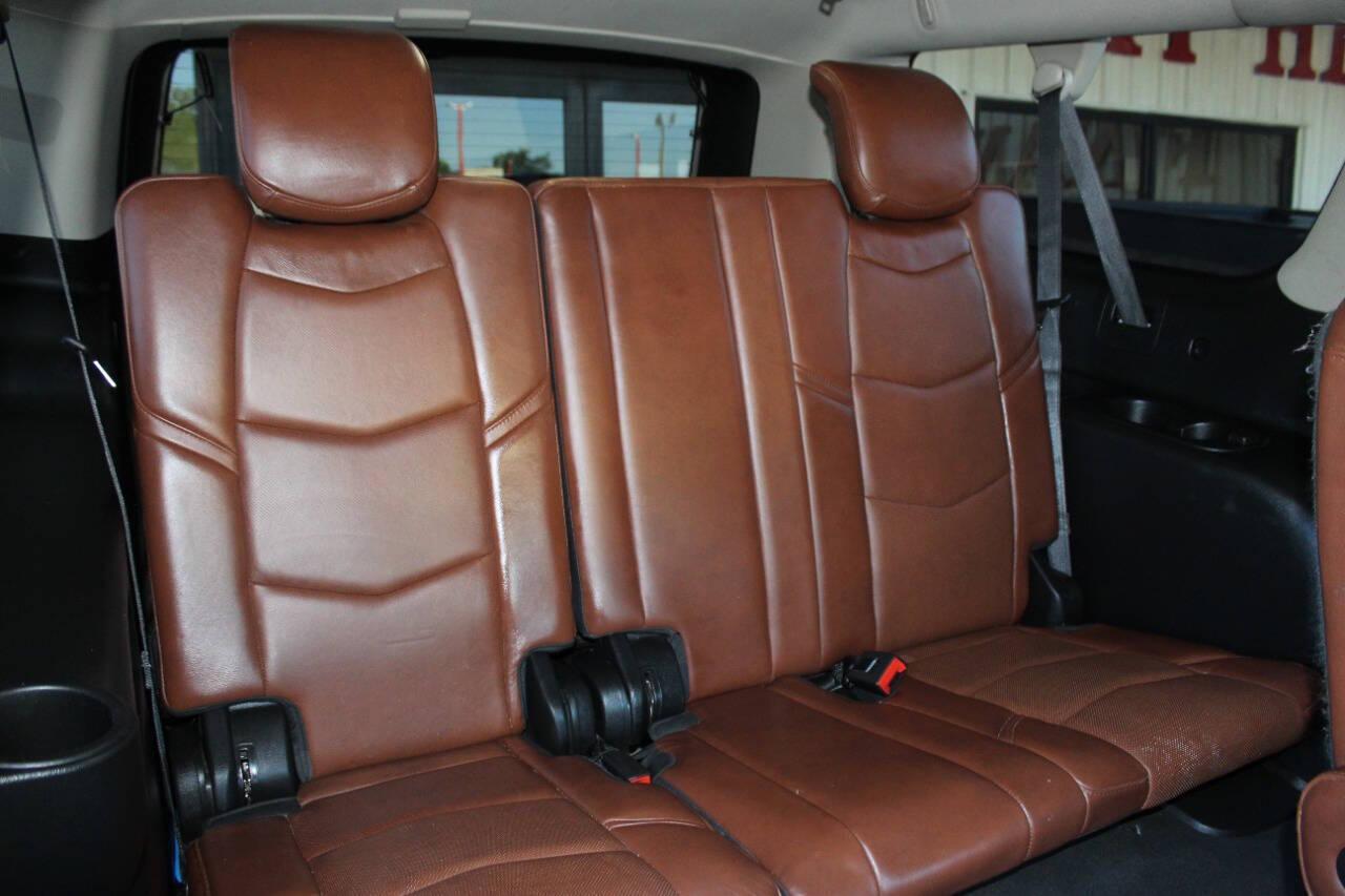 2019 White Cadillac Escalade ESV Premium 4WD (1GYS4JKJ2KR) with an 6.2L V8 OHV 16V FFV engine, 10A transmission, located at 4301 NW 39th , Oklahoma City, OK, 73112, (405) 949-5600, 35.512135, -97.598671 - NO DRIVERS LICENCE -NO FULL COVERAGE INSURANCE - NO CREDIT CHECK. COME ON OVER TO SUPERSPORTS, TAKE A LOOK AND TEST DRIVE. PLEASE GIVE US A CALL AT (405) 949-5600. NO LICENCIA DE CONDUCIR - NO SEGURO DE COBERTURA TOTAL - NO VERIFICACION DE CREDITO. VISITENOS EN SUPERSPORTS, MIRE NUESTRO - Photo#12