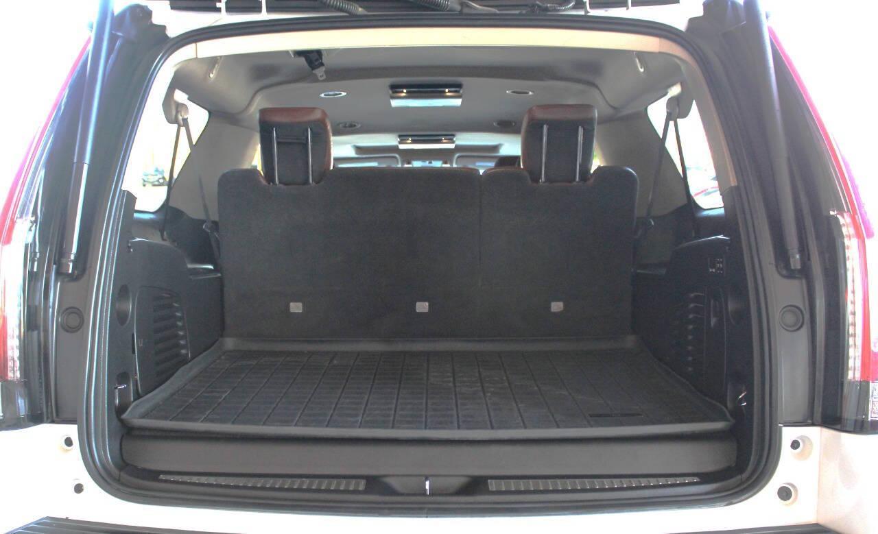 2019 White Cadillac Escalade ESV Premium 4WD (1GYS4JKJ2KR) with an 6.2L V8 OHV 16V FFV engine, 10A transmission, located at 4301 NW 39th , Oklahoma City, OK, 73112, (405) 949-5600, 35.512135, -97.598671 - NO DRIVERS LICENCE -NO FULL COVERAGE INSURANCE - NO CREDIT CHECK. COME ON OVER TO SUPERSPORTS, TAKE A LOOK AND TEST DRIVE. PLEASE GIVE US A CALL AT (405) 949-5600. NO LICENCIA DE CONDUCIR - NO SEGURO DE COBERTURA TOTAL - NO VERIFICACION DE CREDITO. VISITENOS EN SUPERSPORTS, MIRE NUESTRO - Photo#13