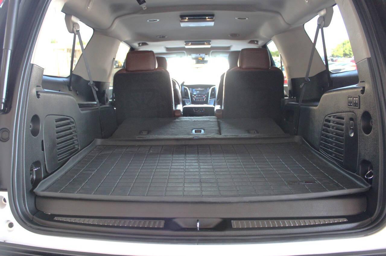 2019 White Cadillac Escalade ESV Premium 4WD (1GYS4JKJ2KR) with an 6.2L V8 OHV 16V FFV engine, 10A transmission, located at 4301 NW 39th , Oklahoma City, OK, 73112, (405) 949-5600, 35.512135, -97.598671 - NO DRIVERS LICENCE -NO FULL COVERAGE INSURANCE - NO CREDIT CHECK. COME ON OVER TO SUPERSPORTS, TAKE A LOOK AND TEST DRIVE. PLEASE GIVE US A CALL AT (405) 949-5600. NO LICENCIA DE CONDUCIR - NO SEGURO DE COBERTURA TOTAL - NO VERIFICACION DE CREDITO. VISITENOS EN SUPERSPORTS, MIRE NUESTRO - Photo#14