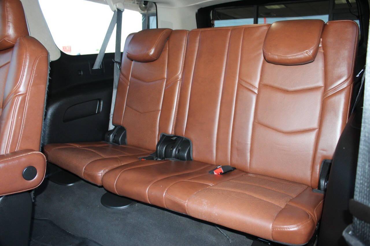 2019 White Cadillac Escalade ESV Premium 4WD (1GYS4JKJ2KR) with an 6.2L V8 OHV 16V FFV engine, 10A transmission, located at 4301 NW 39th , Oklahoma City, OK, 73112, (405) 949-5600, 35.512135, -97.598671 - NO DRIVERS LICENCE -NO FULL COVERAGE INSURANCE - NO CREDIT CHECK. COME ON OVER TO SUPERSPORTS, TAKE A LOOK AND TEST DRIVE. PLEASE GIVE US A CALL AT (405) 949-5600. NO LICENCIA DE CONDUCIR - NO SEGURO DE COBERTURA TOTAL - NO VERIFICACION DE CREDITO. VISITENOS EN SUPERSPORTS, MIRE NUESTRO - Photo#18