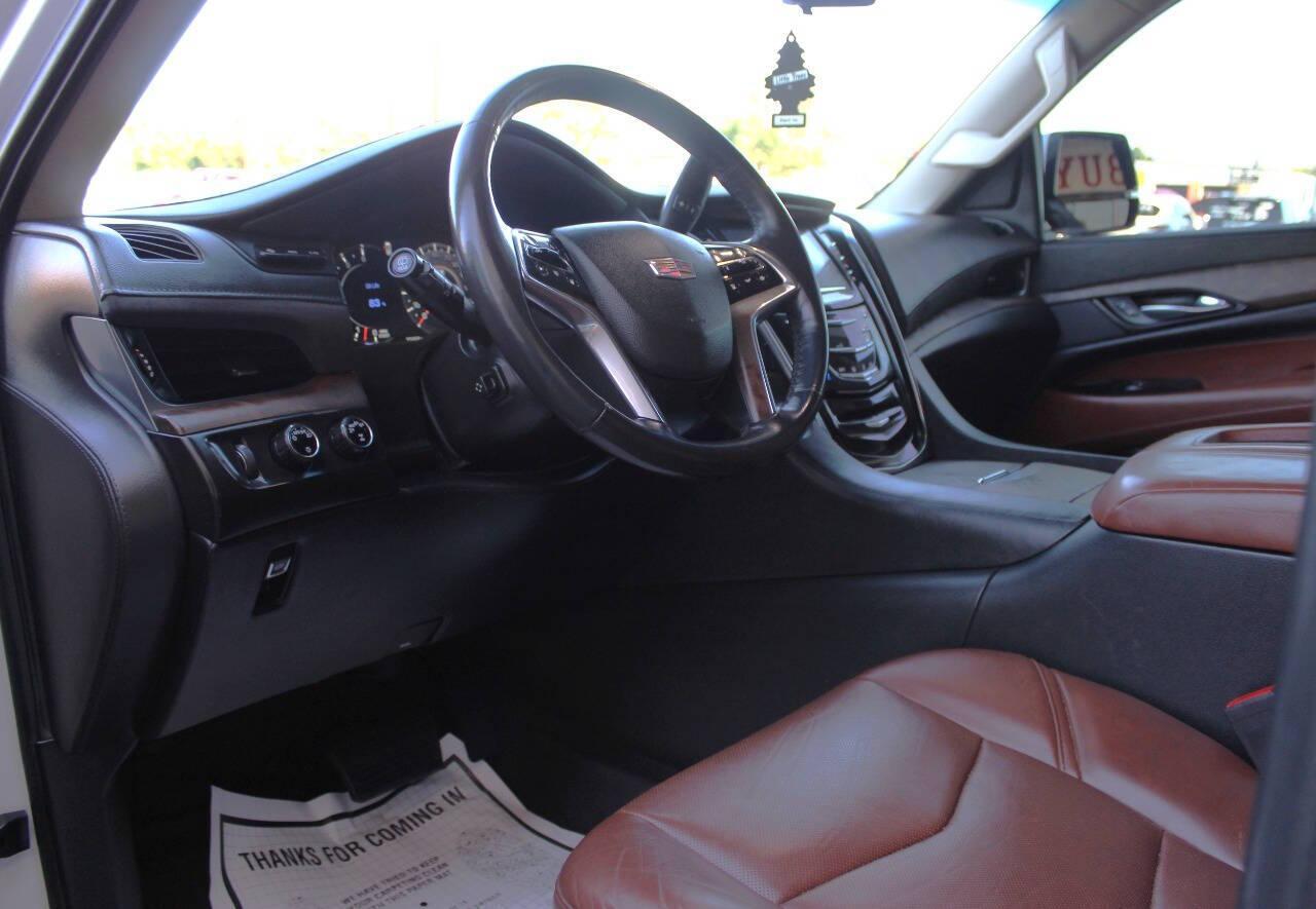 2019 White Cadillac Escalade ESV Premium 4WD (1GYS4JKJ2KR) with an 6.2L V8 OHV 16V FFV engine, 10A transmission, located at 4301 NW 39th , Oklahoma City, OK, 73112, (405) 949-5600, 35.512135, -97.598671 - NO DRIVERS LICENCE -NO FULL COVERAGE INSURANCE - NO CREDIT CHECK. COME ON OVER TO SUPERSPORTS, TAKE A LOOK AND TEST DRIVE. PLEASE GIVE US A CALL AT (405) 949-5600. NO LICENCIA DE CONDUCIR - NO SEGURO DE COBERTURA TOTAL - NO VERIFICACION DE CREDITO. VISITENOS EN SUPERSPORTS, MIRE NUESTRO - Photo#19