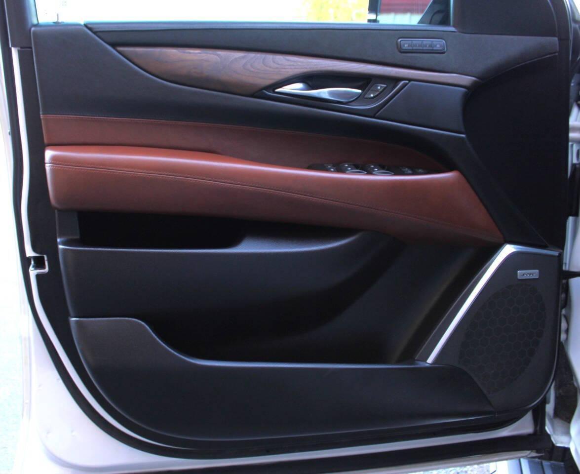 2019 White Cadillac Escalade ESV Premium 4WD (1GYS4JKJ2KR) with an 6.2L V8 OHV 16V FFV engine, 10A transmission, located at 4301 NW 39th , Oklahoma City, OK, 73112, (405) 949-5600, 35.512135, -97.598671 - NO DRIVERS LICENCE -NO FULL COVERAGE INSURANCE - NO CREDIT CHECK. COME ON OVER TO SUPERSPORTS, TAKE A LOOK AND TEST DRIVE. PLEASE GIVE US A CALL AT (405) 949-5600. NO LICENCIA DE CONDUCIR - NO SEGURO DE COBERTURA TOTAL - NO VERIFICACION DE CREDITO. VISITENOS EN SUPERSPORTS, MIRE NUESTRO - Photo#20