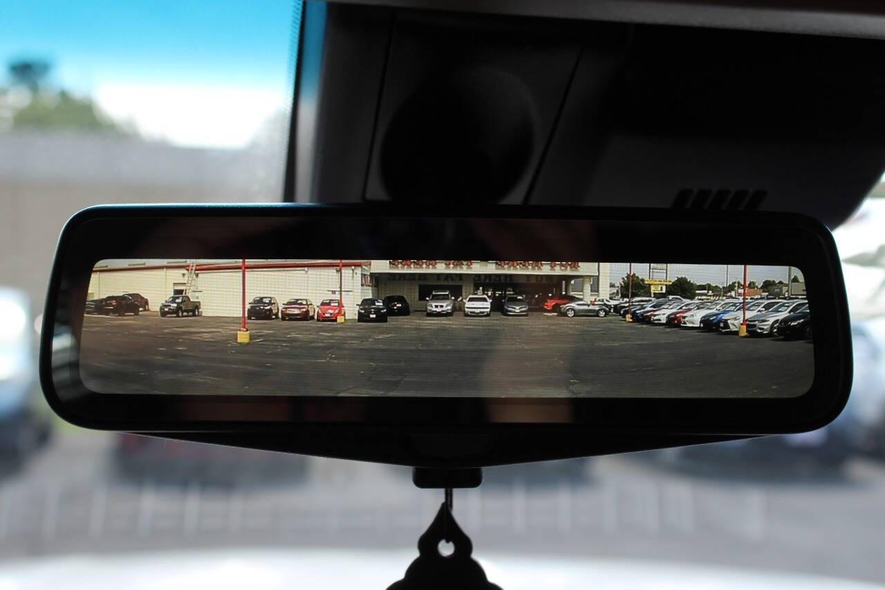 2019 White Cadillac Escalade ESV Premium 4WD (1GYS4JKJ2KR) with an 6.2L V8 OHV 16V FFV engine, 10A transmission, located at 4301 NW 39th , Oklahoma City, OK, 73112, (405) 949-5600, 35.512135, -97.598671 - NO DRIVERS LICENCE -NO FULL COVERAGE INSURANCE - NO CREDIT CHECK. COME ON OVER TO SUPERSPORTS, TAKE A LOOK AND TEST DRIVE. PLEASE GIVE US A CALL AT (405) 949-5600. NO LICENCIA DE CONDUCIR - NO SEGURO DE COBERTURA TOTAL - NO VERIFICACION DE CREDITO. VISITENOS EN SUPERSPORTS, MIRE NUESTRO - Photo#21