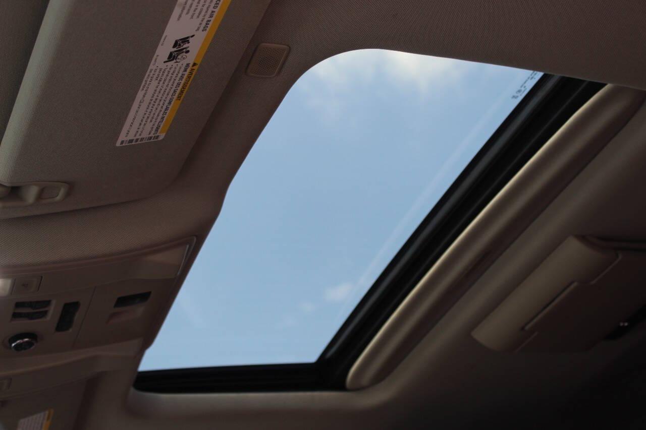 2019 White Cadillac Escalade ESV Premium 4WD (1GYS4JKJ2KR) with an 6.2L V8 OHV 16V FFV engine, 10A transmission, located at 4301 NW 39th , Oklahoma City, OK, 73112, (405) 949-5600, 35.512135, -97.598671 - NO DRIVERS LICENCE -NO FULL COVERAGE INSURANCE - NO CREDIT CHECK. COME ON OVER TO SUPERSPORTS, TAKE A LOOK AND TEST DRIVE. PLEASE GIVE US A CALL AT (405) 949-5600. NO LICENCIA DE CONDUCIR - NO SEGURO DE COBERTURA TOTAL - NO VERIFICACION DE CREDITO. VISITENOS EN SUPERSPORTS, MIRE NUESTRO - Photo#23