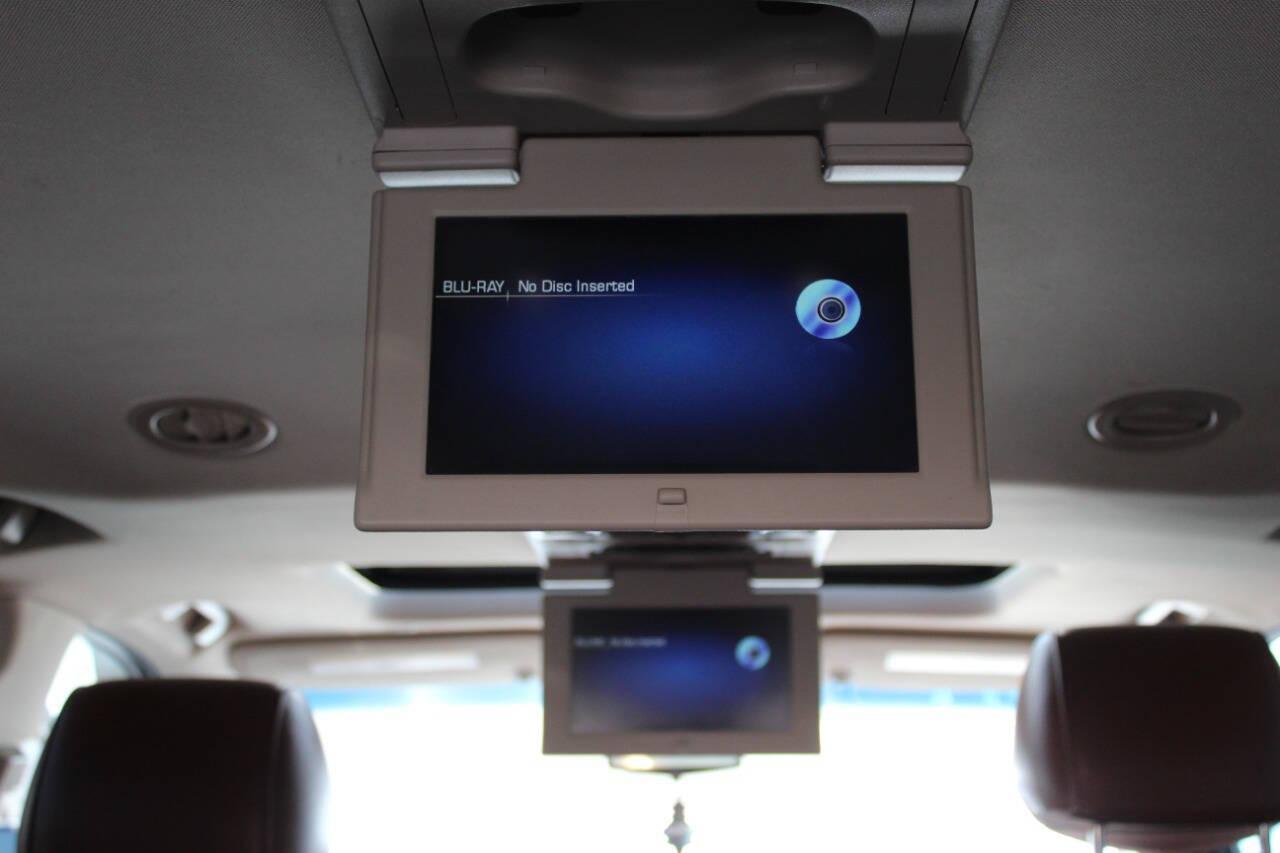 2019 White Cadillac Escalade ESV Premium 4WD (1GYS4JKJ2KR) with an 6.2L V8 OHV 16V FFV engine, 10A transmission, located at 4301 NW 39th , Oklahoma City, OK, 73112, (405) 949-5600, 35.512135, -97.598671 - NO DRIVERS LICENCE -NO FULL COVERAGE INSURANCE - NO CREDIT CHECK. COME ON OVER TO SUPERSPORTS, TAKE A LOOK AND TEST DRIVE. PLEASE GIVE US A CALL AT (405) 949-5600. NO LICENCIA DE CONDUCIR - NO SEGURO DE COBERTURA TOTAL - NO VERIFICACION DE CREDITO. VISITENOS EN SUPERSPORTS, MIRE NUESTRO - Photo#24