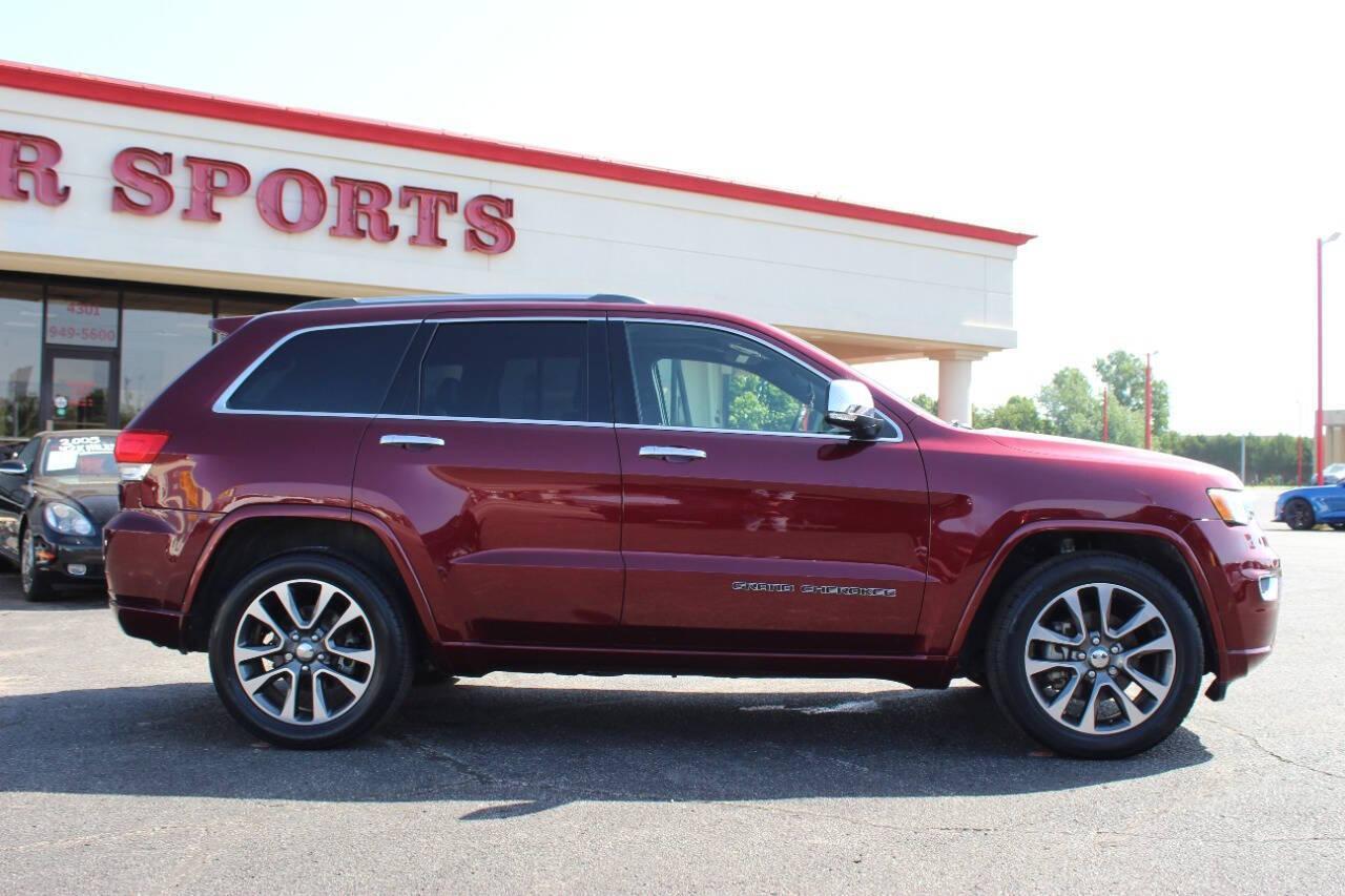 2018 Maroon Jeep Grand Cherokee Overland 2WD (1C4RJECG8JC) with an 3.6L V6 DOHC 24V engine, 8A transmission, located at 4301 NW 39th , Oklahoma City, OK, 73112, (405) 949-5600, 35.512135, -97.598671 - NO DRIVERS LICENCE -NO FULL COVERAGE INSURANCE - NO CREDIT CHECK. COME ON OVER TO SUPERSPORTS, TAKE A LOOK AND TEST DRIVE. PLEASE GIVE US A CALL AT (405) 949-5600. NO LICENCIA DE CONDUCIR - NO SEGURO DE COBERTURA TOTAL - NO VERIFICACION DE CREDITO. VISITENOS EN SUPERSPORTS, MIRE NUESTRO - Photo#2