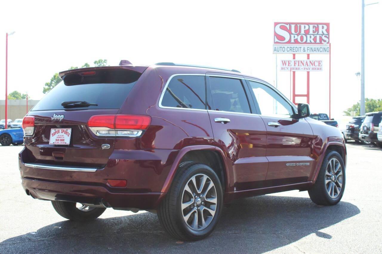 2018 Maroon Jeep Grand Cherokee Overland 2WD (1C4RJECG8JC) with an 3.6L V6 DOHC 24V engine, 8A transmission, located at 4301 NW 39th , Oklahoma City, OK, 73112, (405) 949-5600, 35.512135, -97.598671 - NO DRIVERS LICENCE -NO FULL COVERAGE INSURANCE - NO CREDIT CHECK. COME ON OVER TO SUPERSPORTS, TAKE A LOOK AND TEST DRIVE. PLEASE GIVE US A CALL AT (405) 949-5600. NO LICENCIA DE CONDUCIR - NO SEGURO DE COBERTURA TOTAL - NO VERIFICACION DE CREDITO. VISITENOS EN SUPERSPORTS, MIRE NUESTRO - Photo#3