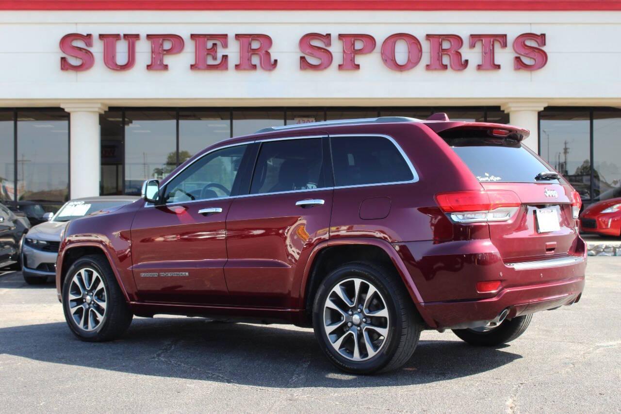 2018 Maroon Jeep Grand Cherokee Overland 2WD (1C4RJECG8JC) with an 3.6L V6 DOHC 24V engine, 8A transmission, located at 4301 NW 39th , Oklahoma City, OK, 73112, (405) 949-5600, 35.512135, -97.598671 - NO DRIVERS LICENCE -NO FULL COVERAGE INSURANCE - NO CREDIT CHECK. COME ON OVER TO SUPERSPORTS, TAKE A LOOK AND TEST DRIVE. PLEASE GIVE US A CALL AT (405) 949-5600. NO LICENCIA DE CONDUCIR - NO SEGURO DE COBERTURA TOTAL - NO VERIFICACION DE CREDITO. VISITENOS EN SUPERSPORTS, MIRE NUESTRO - Photo#4
