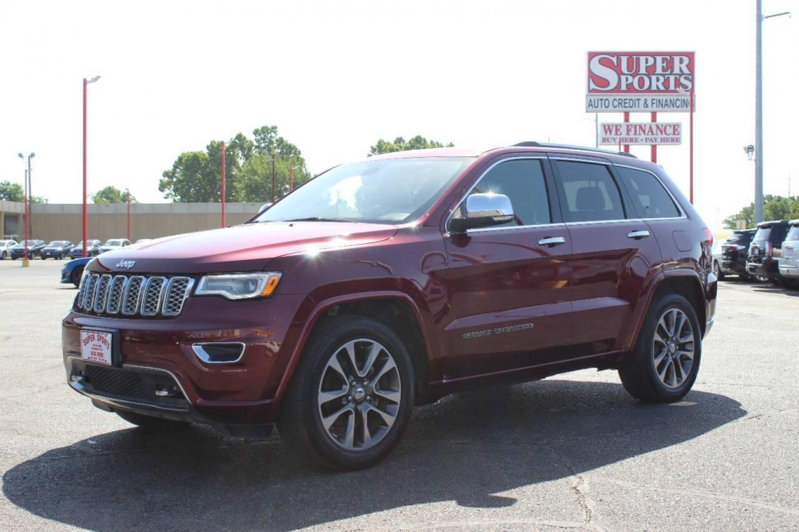 2018 Maroon Jeep Grand Cherokee Overland 2WD (1C4RJECG8JC) with an 3.6L V6 DOHC 24V engine, 8A transmission, located at 4301 NW 39th , Oklahoma City, OK, 73112, (405) 949-5600, 35.512135, -97.598671 - NO DRIVERS LICENCE -NO FULL COVERAGE INSURANCE - NO CREDIT CHECK. COME ON OVER TO SUPERSPORTS, TAKE A LOOK AND TEST DRIVE. PLEASE GIVE US A CALL AT (405) 949-5600. NO LICENCIA DE CONDUCIR - NO SEGURO DE COBERTURA TOTAL - NO VERIFICACION DE CREDITO. VISITENOS EN SUPERSPORTS, MIRE NUESTRO - Photo#7