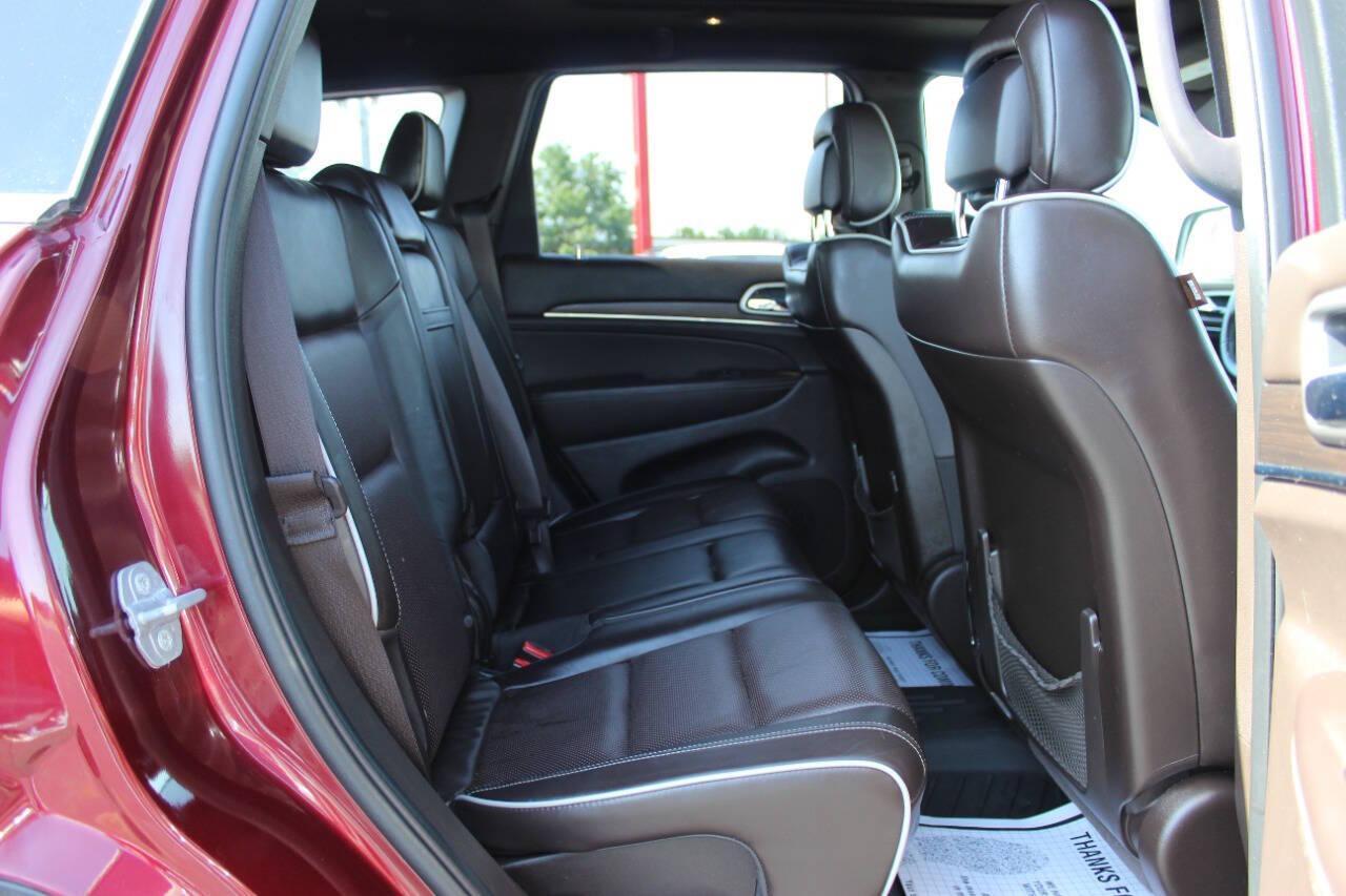 2018 Maroon Jeep Grand Cherokee Overland 2WD (1C4RJECG8JC) with an 3.6L V6 DOHC 24V engine, 8A transmission, located at 4301 NW 39th , Oklahoma City, OK, 73112, (405) 949-5600, 35.512135, -97.598671 - NO DRIVERS LICENCE -NO FULL COVERAGE INSURANCE - NO CREDIT CHECK. COME ON OVER TO SUPERSPORTS, TAKE A LOOK AND TEST DRIVE. PLEASE GIVE US A CALL AT (405) 949-5600. NO LICENCIA DE CONDUCIR - NO SEGURO DE COBERTURA TOTAL - NO VERIFICACION DE CREDITO. VISITENOS EN SUPERSPORTS, MIRE NUESTRO - Photo#10