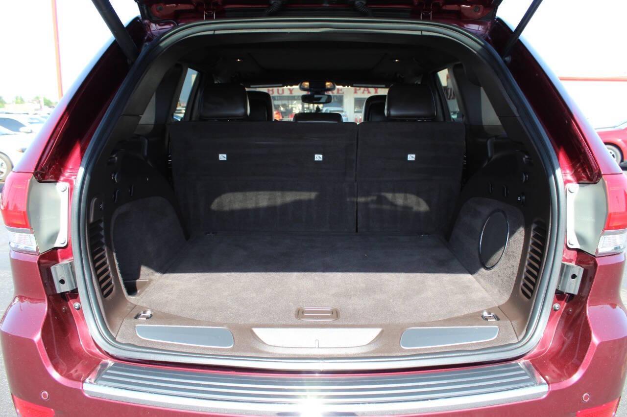 2018 Maroon Jeep Grand Cherokee Overland 2WD (1C4RJECG8JC) with an 3.6L V6 DOHC 24V engine, 8A transmission, located at 4301 NW 39th , Oklahoma City, OK, 73112, (405) 949-5600, 35.512135, -97.598671 - NO DRIVERS LICENCE -NO FULL COVERAGE INSURANCE - NO CREDIT CHECK. COME ON OVER TO SUPERSPORTS, TAKE A LOOK AND TEST DRIVE. PLEASE GIVE US A CALL AT (405) 949-5600. NO LICENCIA DE CONDUCIR - NO SEGURO DE COBERTURA TOTAL - NO VERIFICACION DE CREDITO. VISITENOS EN SUPERSPORTS, MIRE NUESTRO - Photo#12