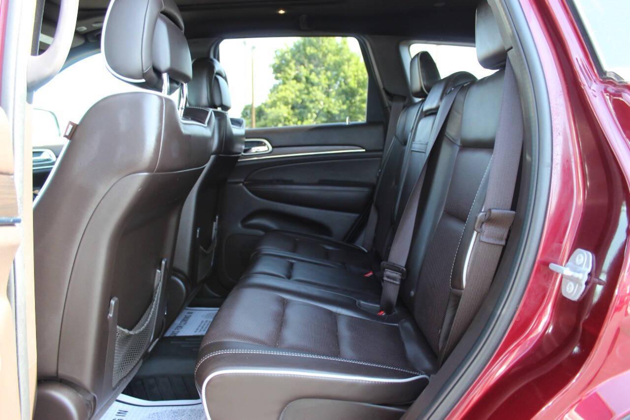 2018 Maroon Jeep Grand Cherokee Overland 2WD (1C4RJECG8JC) with an 3.6L V6 DOHC 24V engine, 8A transmission, located at 4301 NW 39th , Oklahoma City, OK, 73112, (405) 949-5600, 35.512135, -97.598671 - NO DRIVERS LICENCE -NO FULL COVERAGE INSURANCE - NO CREDIT CHECK. COME ON OVER TO SUPERSPORTS, TAKE A LOOK AND TEST DRIVE. PLEASE GIVE US A CALL AT (405) 949-5600. NO LICENCIA DE CONDUCIR - NO SEGURO DE COBERTURA TOTAL - NO VERIFICACION DE CREDITO. VISITENOS EN SUPERSPORTS, MIRE NUESTRO - Photo#13