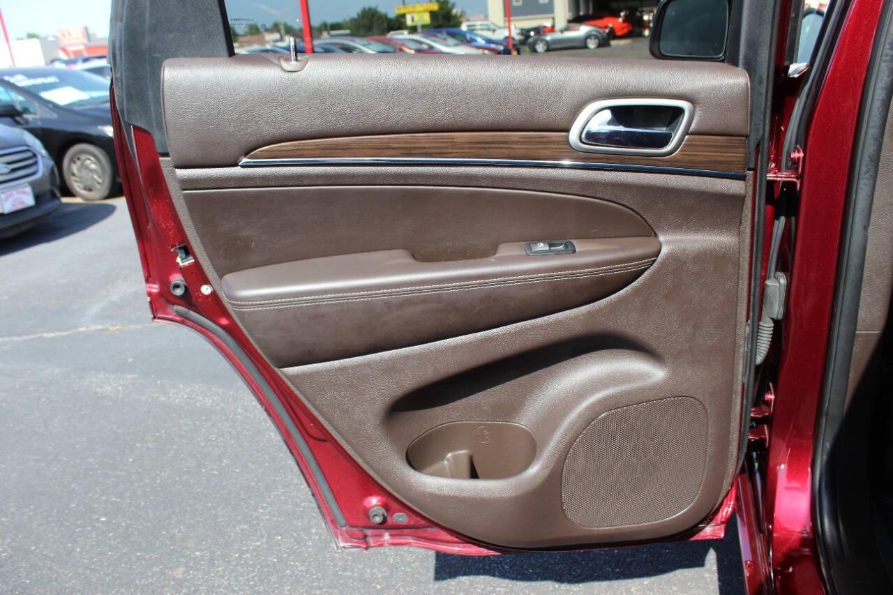 2018 Maroon Jeep Grand Cherokee Overland 2WD (1C4RJECG8JC) with an 3.6L V6 DOHC 24V engine, 8A transmission, located at 4301 NW 39th , Oklahoma City, OK, 73112, (405) 949-5600, 35.512135, -97.598671 - NO DRIVERS LICENCE -NO FULL COVERAGE INSURANCE - NO CREDIT CHECK. COME ON OVER TO SUPERSPORTS, TAKE A LOOK AND TEST DRIVE. PLEASE GIVE US A CALL AT (405) 949-5600. NO LICENCIA DE CONDUCIR - NO SEGURO DE COBERTURA TOTAL - NO VERIFICACION DE CREDITO. VISITENOS EN SUPERSPORTS, MIRE NUESTRO - Photo#14