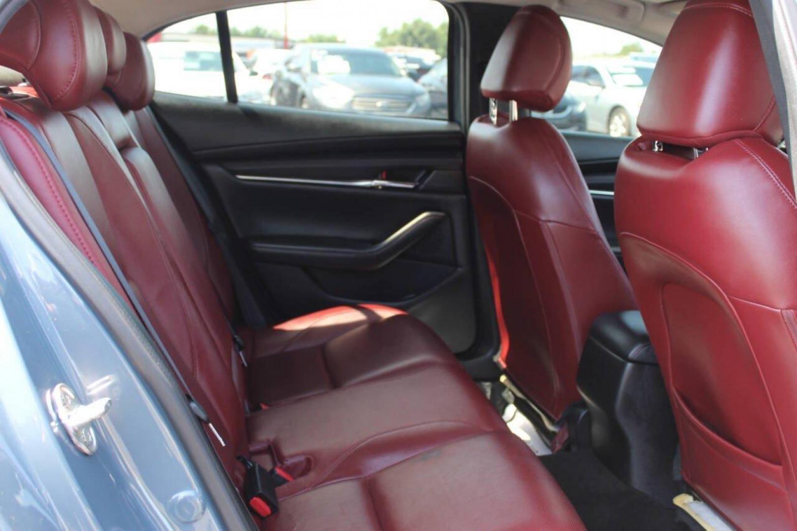 2022 Gray Mazda MAZDA3 Preferred (3MZBPACL0NM) with an 2.5L L4 DOHC 16V engine, 6A transmission, located at 4301 NW 39th , Oklahoma City, OK, 73112, (405) 949-5600, 35.512135, -97.598671 - NO DRIVERS LICENCE -NO FULL COVERAGE INSURANCE - NO CREDIT CHECK. COME ON OVER TO SUPERSPORTS, TAKE A LOOK AND TEST DRIVE. PLEASE GIVE US A CALL AT (405) 949-5600. NO LICENCIA DE CONDUCIR - NO SEGURO DE COBERTURA TOTAL - NO VERIFICACION DE CREDITO. VISITENOS EN SUPERSPORTS, MIRE NUESTRO - Photo#10