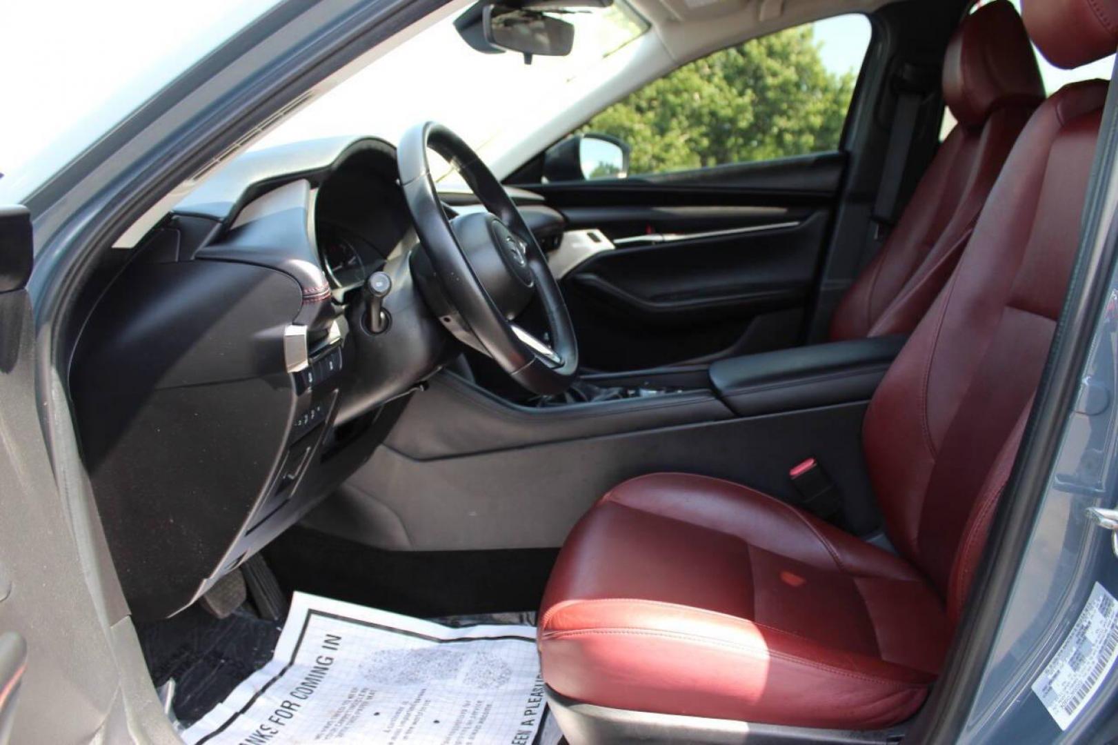 2022 Gray Mazda MAZDA3 Preferred (3MZBPACL0NM) with an 2.5L L4 DOHC 16V engine, 6A transmission, located at 4301 NW 39th , Oklahoma City, OK, 73112, (405) 949-5600, 35.512135, -97.598671 - NO DRIVERS LICENCE -NO FULL COVERAGE INSURANCE - NO CREDIT CHECK. COME ON OVER TO SUPERSPORTS, TAKE A LOOK AND TEST DRIVE. PLEASE GIVE US A CALL AT (405) 949-5600. NO LICENCIA DE CONDUCIR - NO SEGURO DE COBERTURA TOTAL - NO VERIFICACION DE CREDITO. VISITENOS EN SUPERSPORTS, MIRE NUESTRO - Photo#15