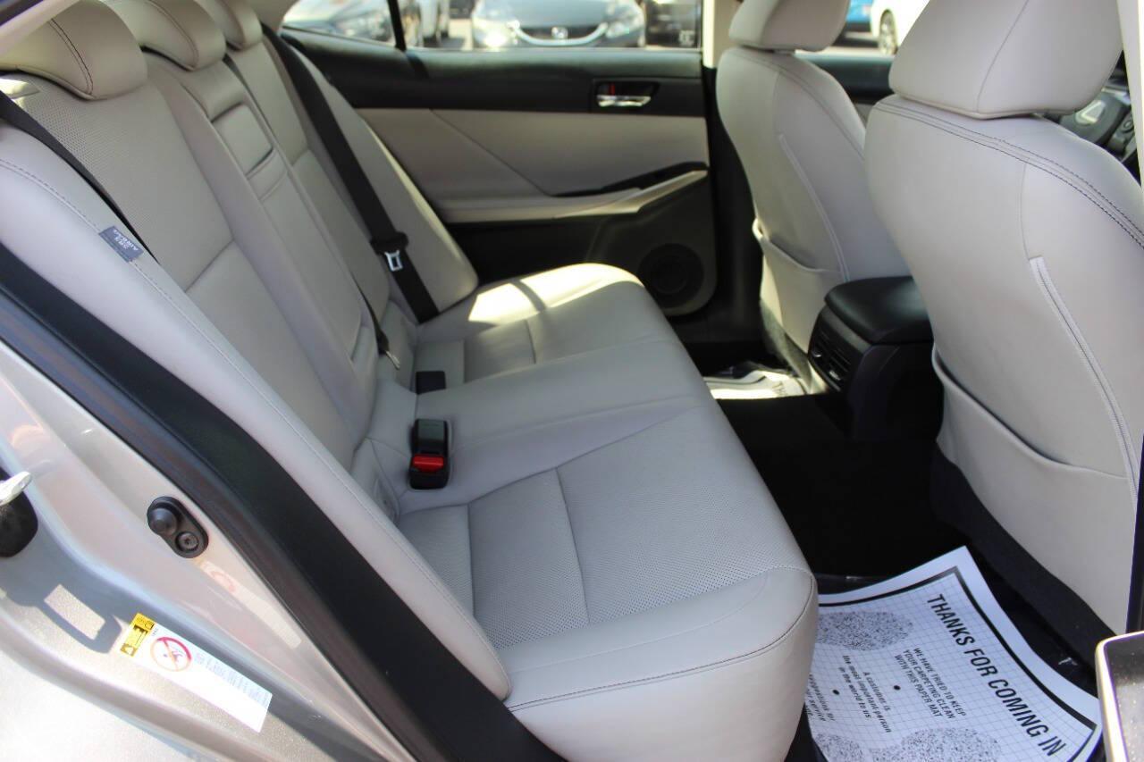 2016 Silver Lexus IS 200t 200t (JTHBA1D22G5) with an 2.0L I4 Turbocharger 2.0L I4 engine, Automatic 8-Speed transmission, located at 4301 NW 39th , Oklahoma City, OK, 73112, (405) 949-5600, 35.512135, -97.598671 - NO DRIVERS LICENCE NO - FULL COVERAGE INSURANCE-NO CREDIT CHECK. COME ON OVER TO SUPER SPORTS AND TAKE A LOOK AND TEST DRIVE PLEASE GIVE US A CALL AT (405) 949-5600. NO LICENCIA DE MANEJAR - NO SEGURO DE COBERTURA TOTAL - NO VERIFICACION DE CREDITO. POR FAVOR VENGAN A SUPERSPORTS, ECH - Photo#10